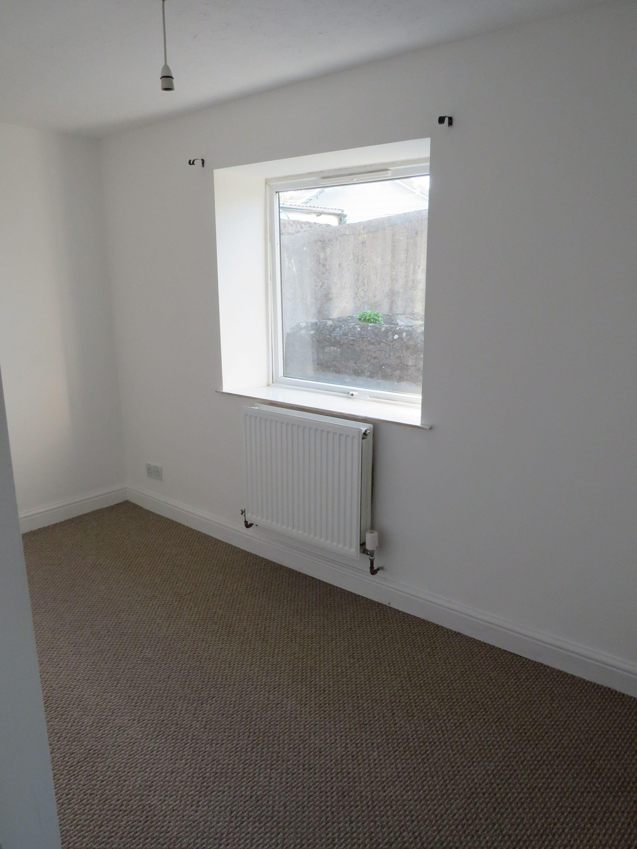 3 bedroom end terraced house To Let in Holyhead - Photograph 4.