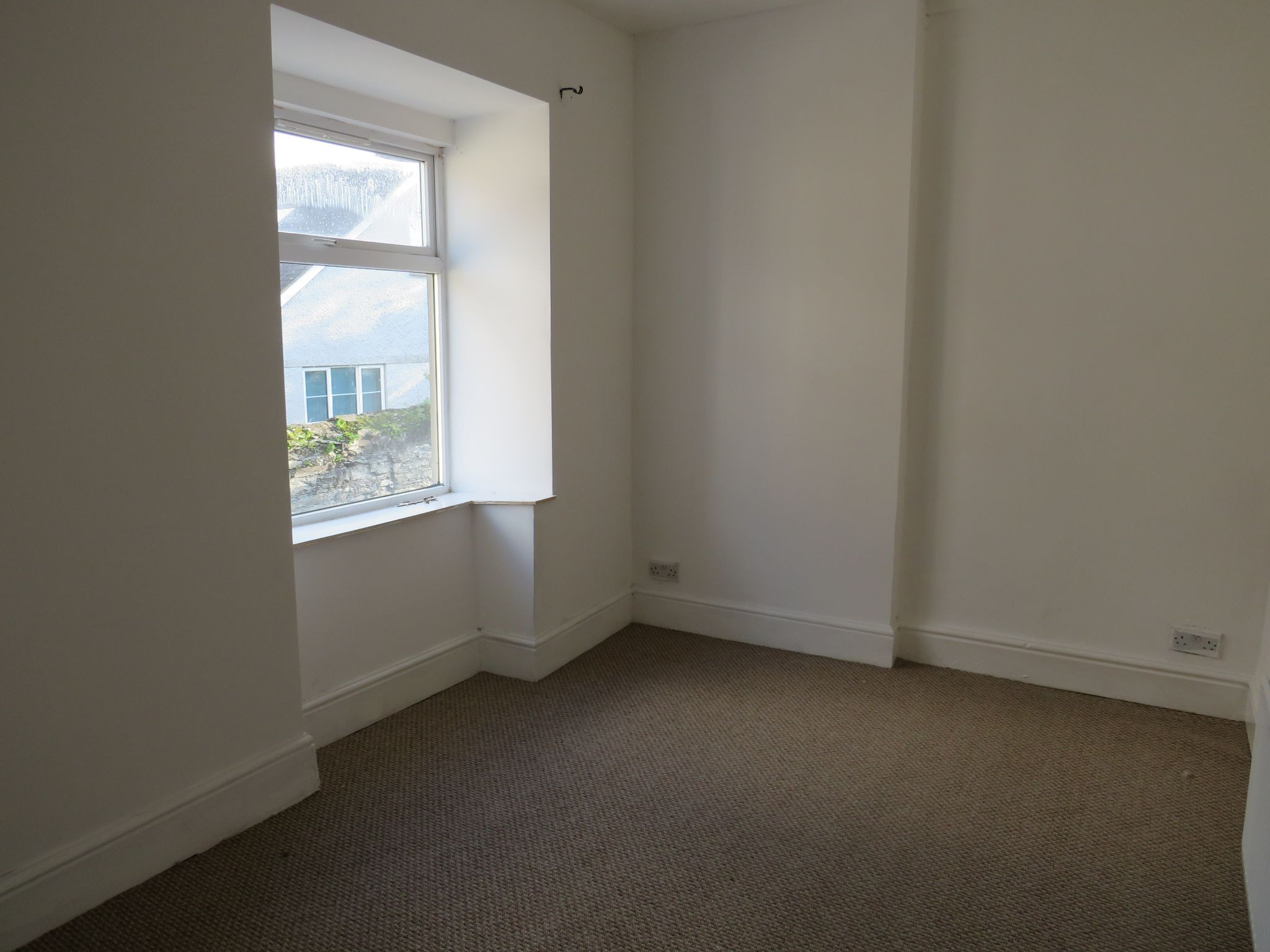 3 bedroom end terraced house To Let in Holyhead - Photograph 6.