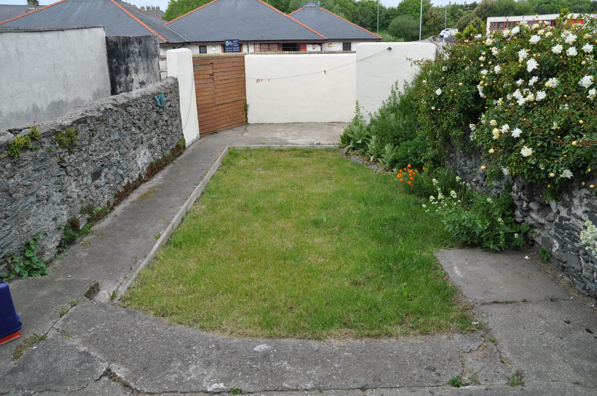 3 bedroom mid terraced house Let in Holyhead - Photograph 7.