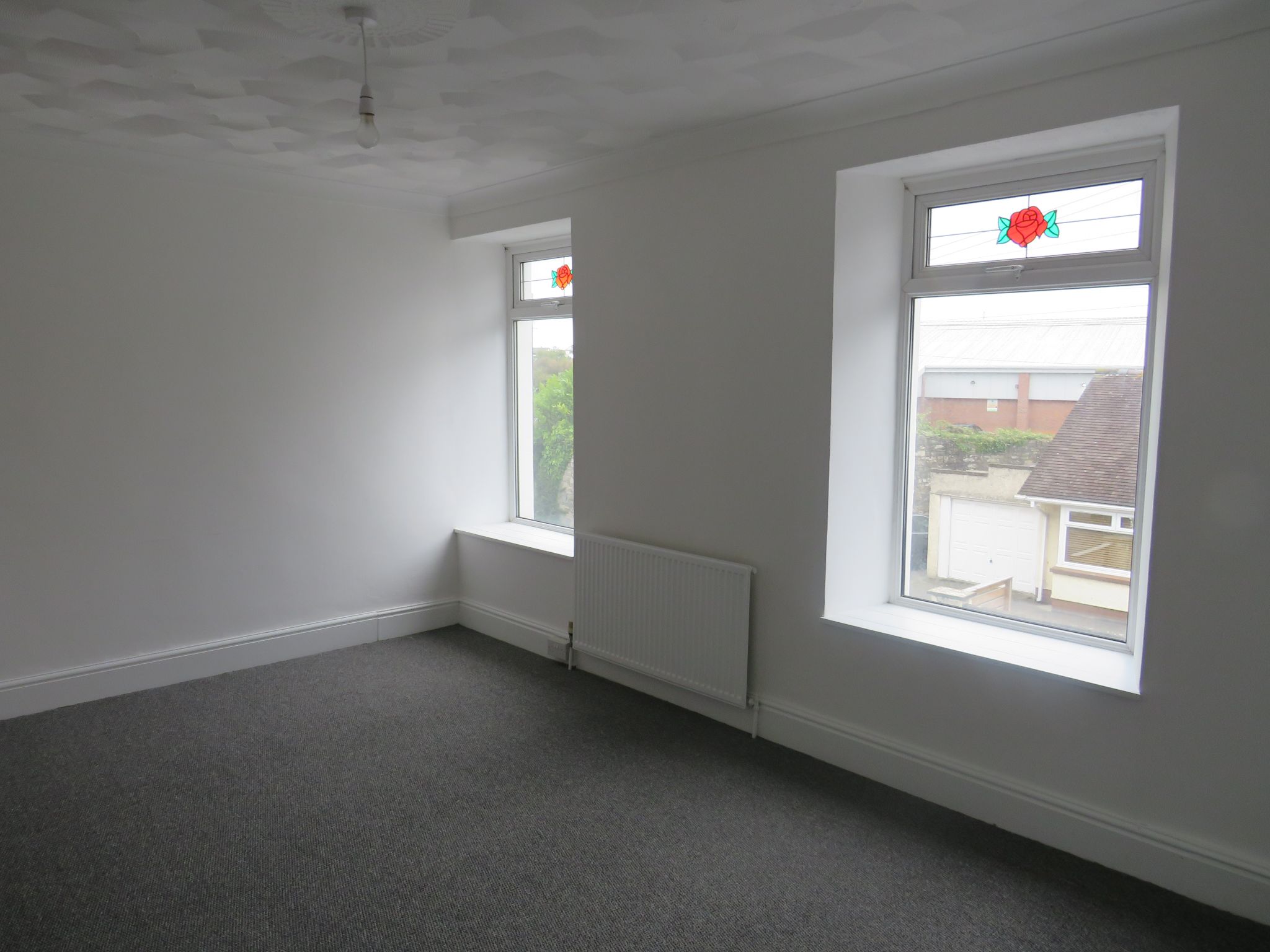 2 bedroom mid terraced house To Let in Holyhead - Photograph 5.