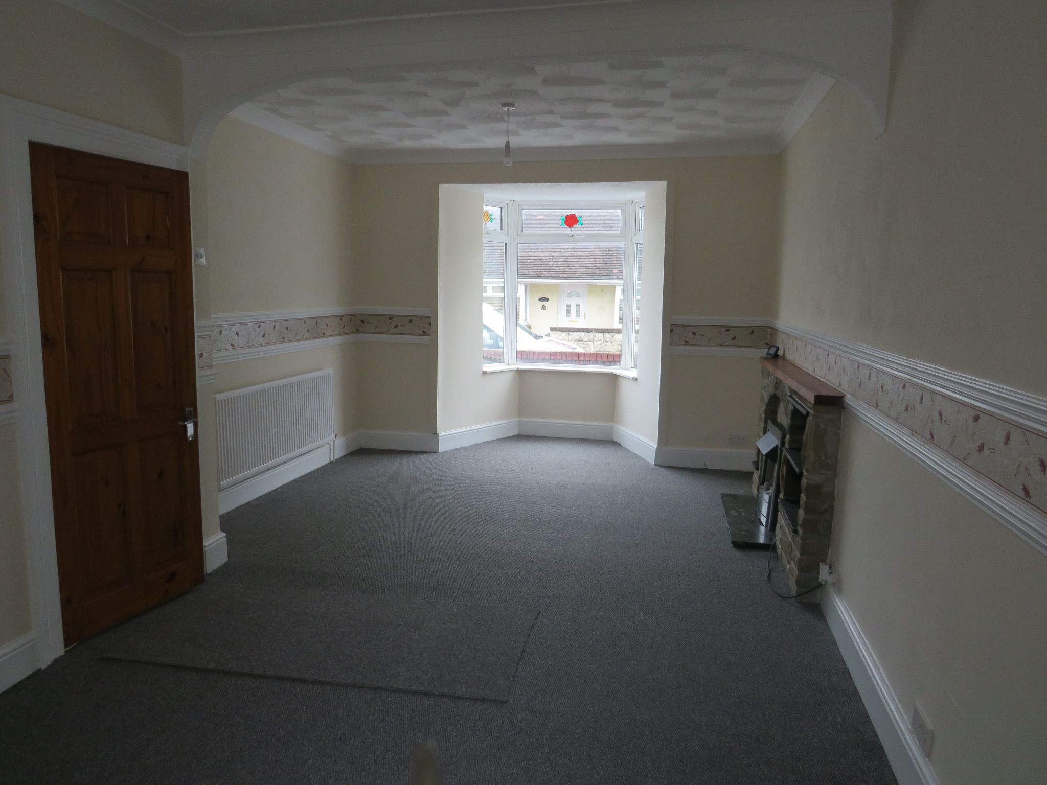 2 bedroom mid terraced house To Let in Holyhead - Property photograph.