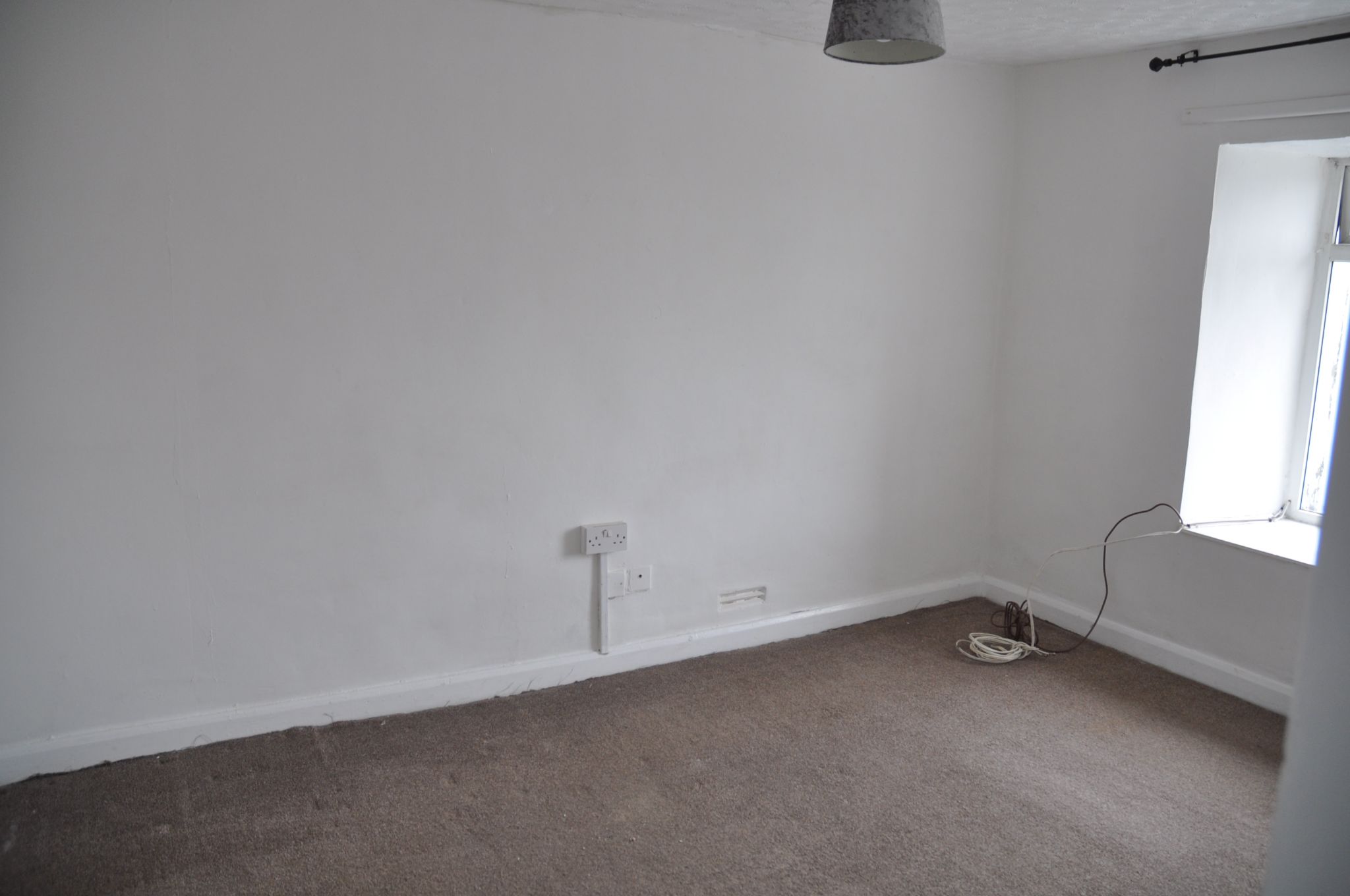 4 bedroom end terraced house Let in Holyhead - Bedroom 1.