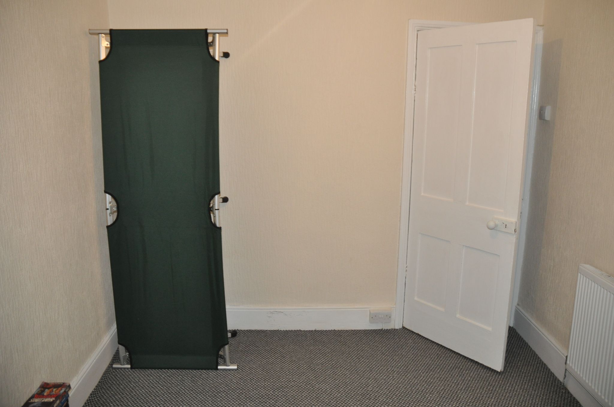 3 bedroom flat flat/apartment For Sale in Holyhead - Photograph 8.