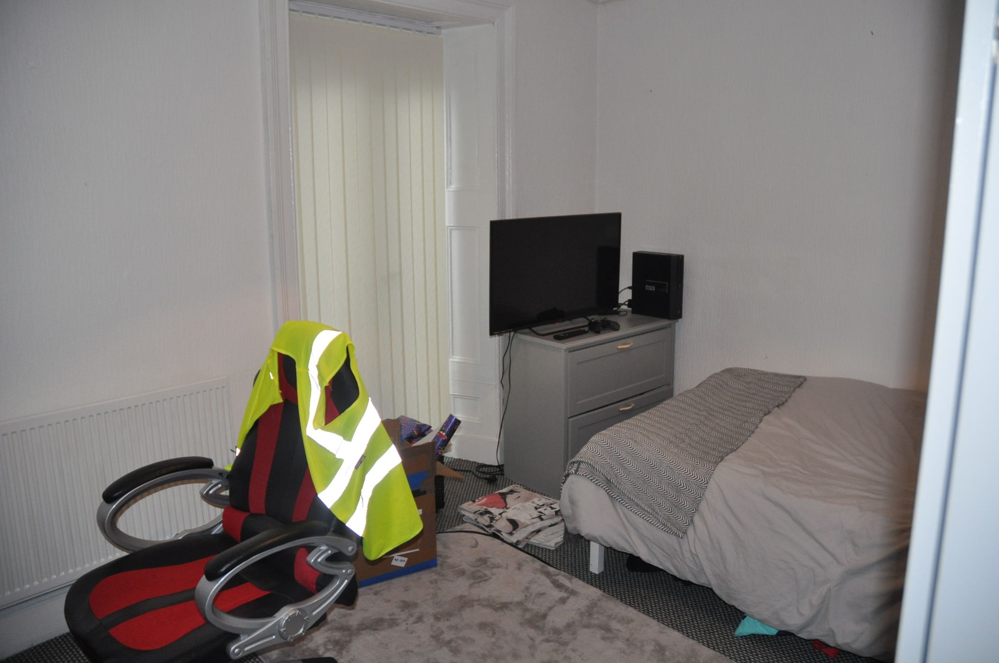 3 bedroom flat flat/apartment For Sale in Holyhead - Photograph 7.
