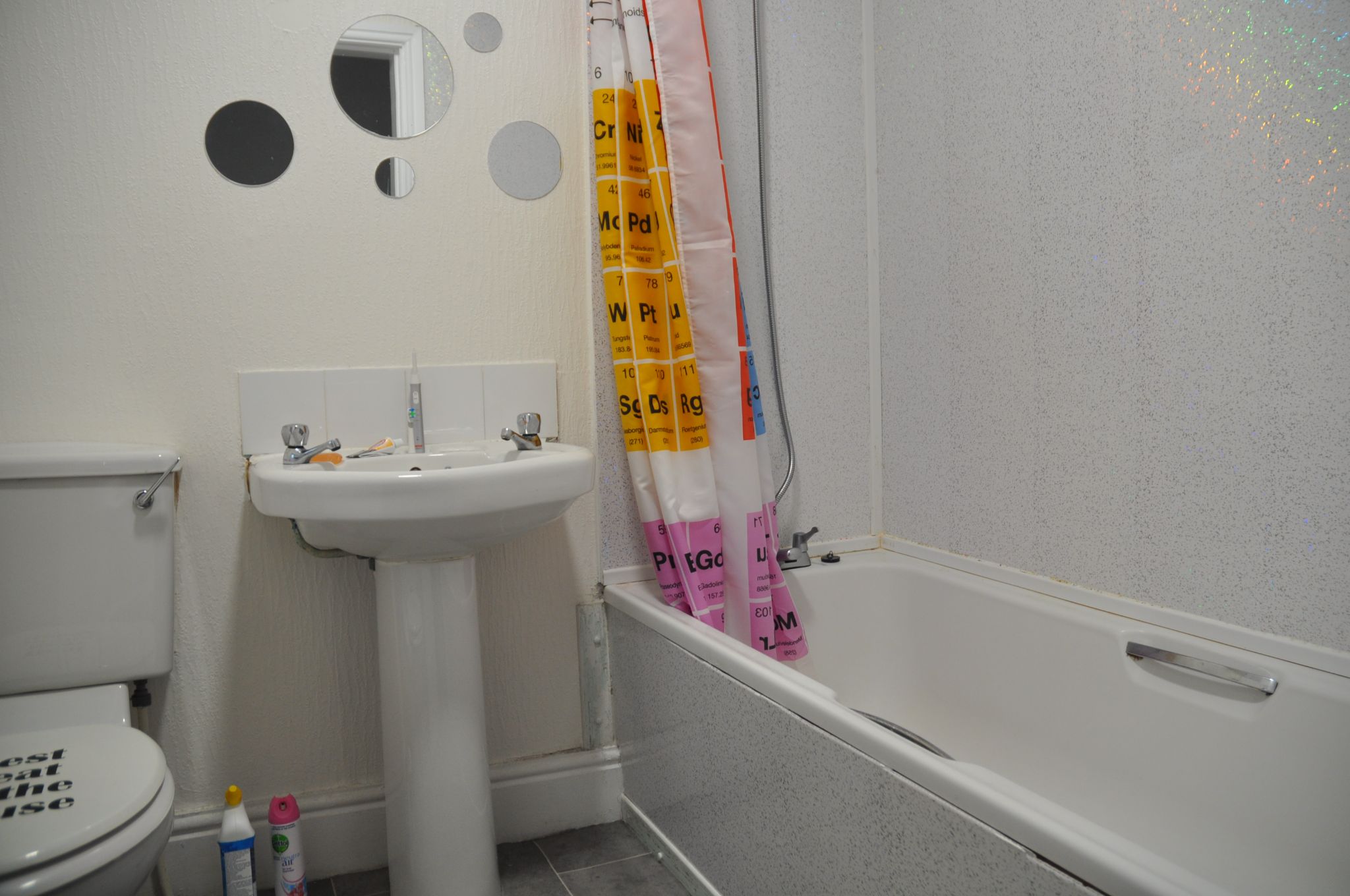3 bedroom flat flat/apartment For Sale in Holyhead - Photograph 5.