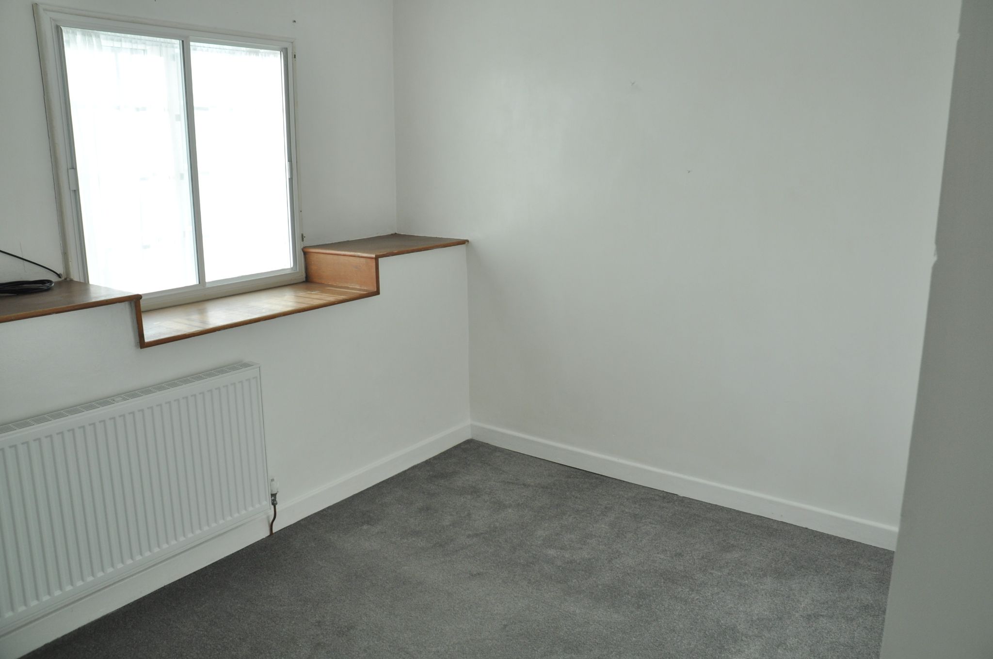 3 bedroom end terraced house Let in Holyhead - Photograph 6.