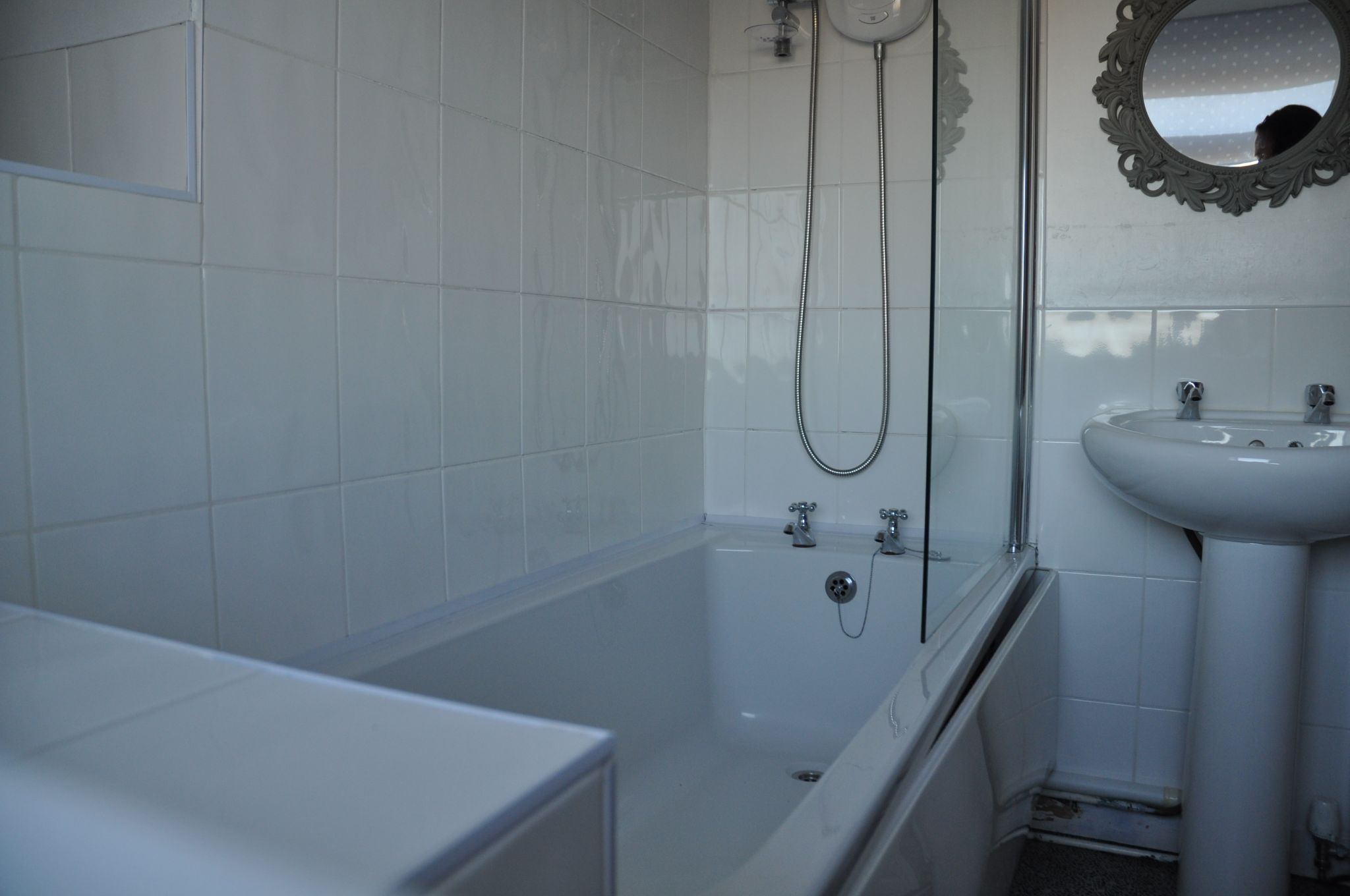 3 bedroom end terraced house Let in Holyhead - Photograph 9.