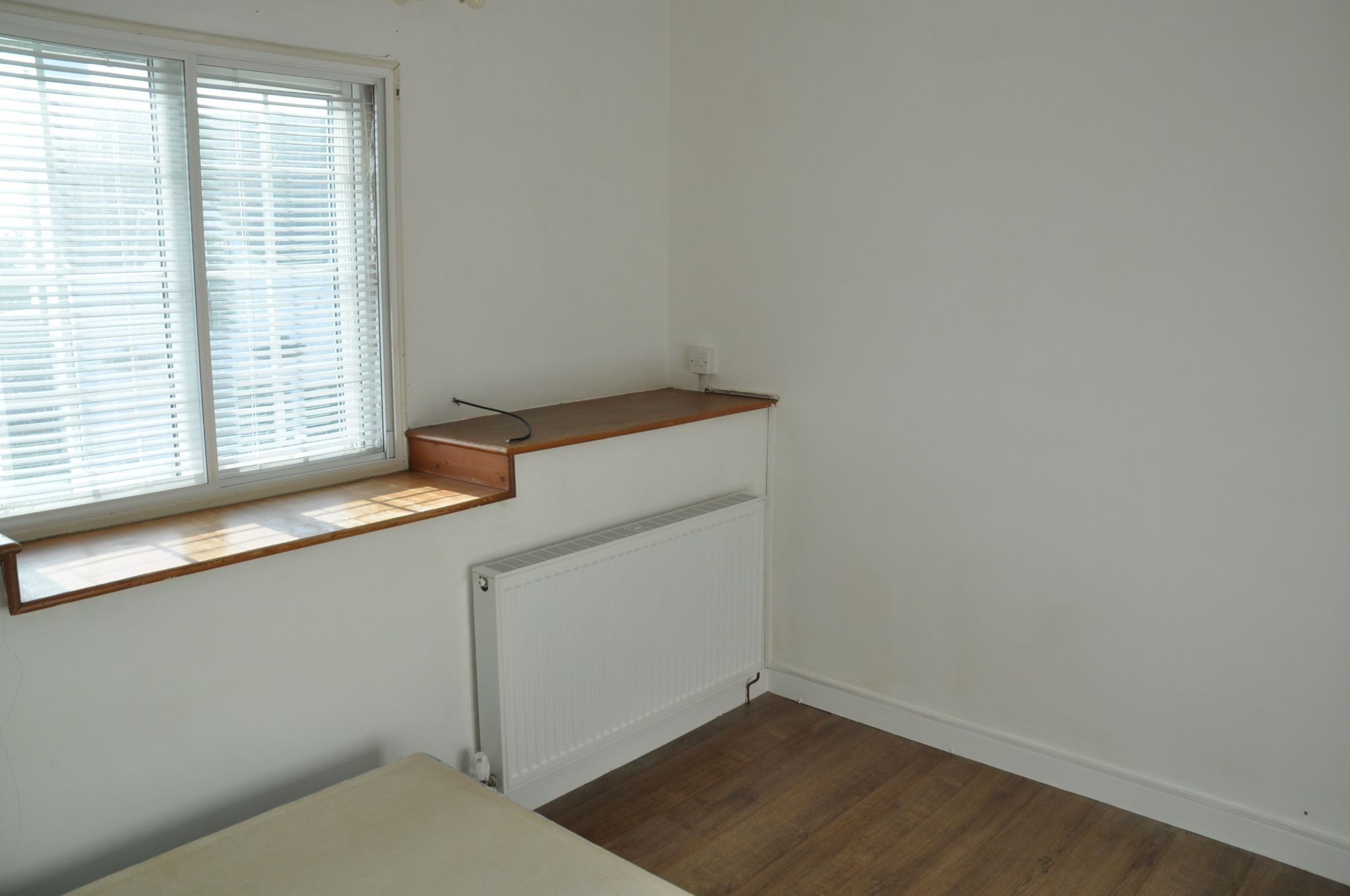 3 bedroom end terraced house Let in Holyhead - Photograph 7.
