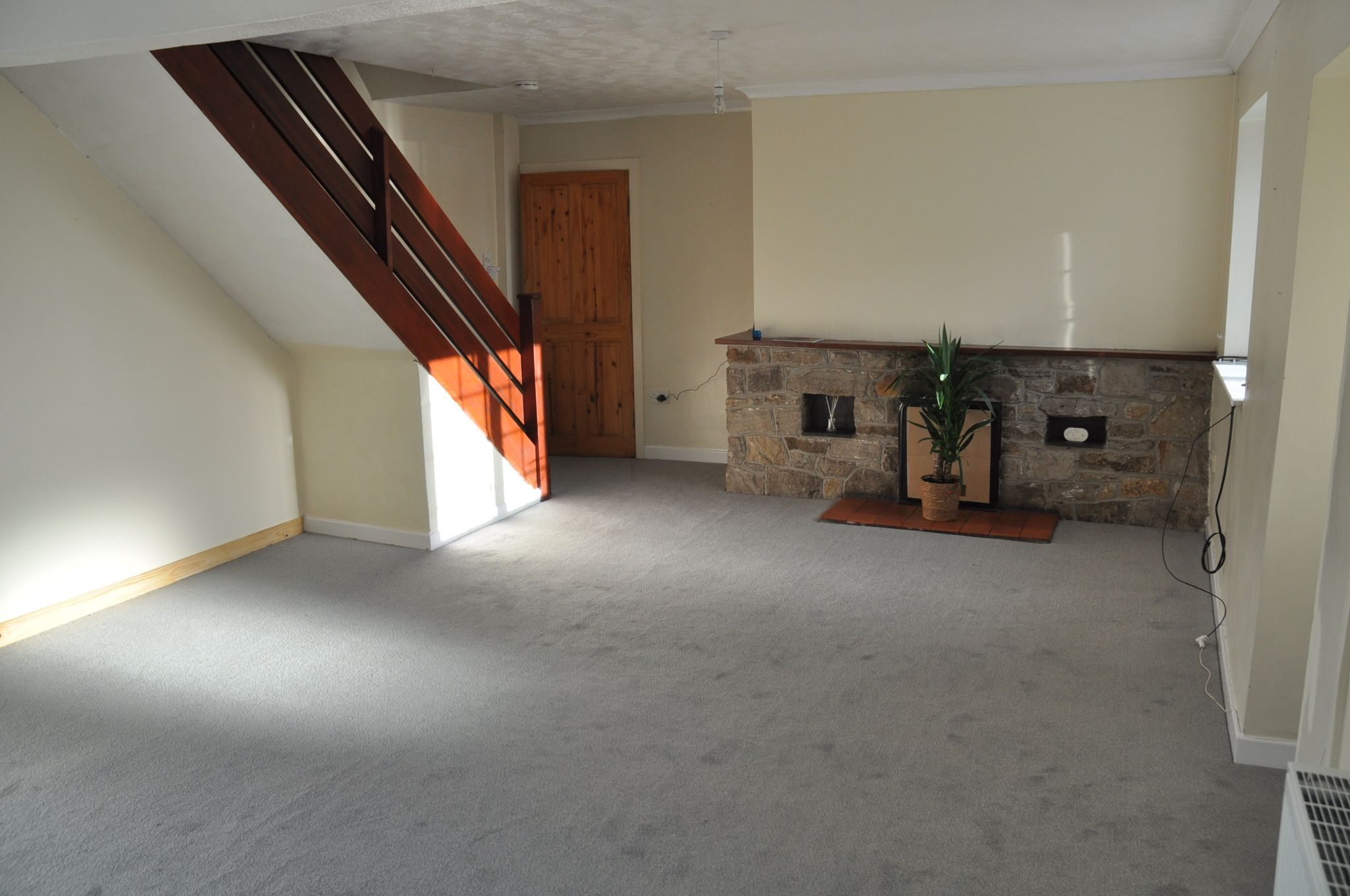 3 bedroom end terraced house Let in Holyhead - Photograph 2.