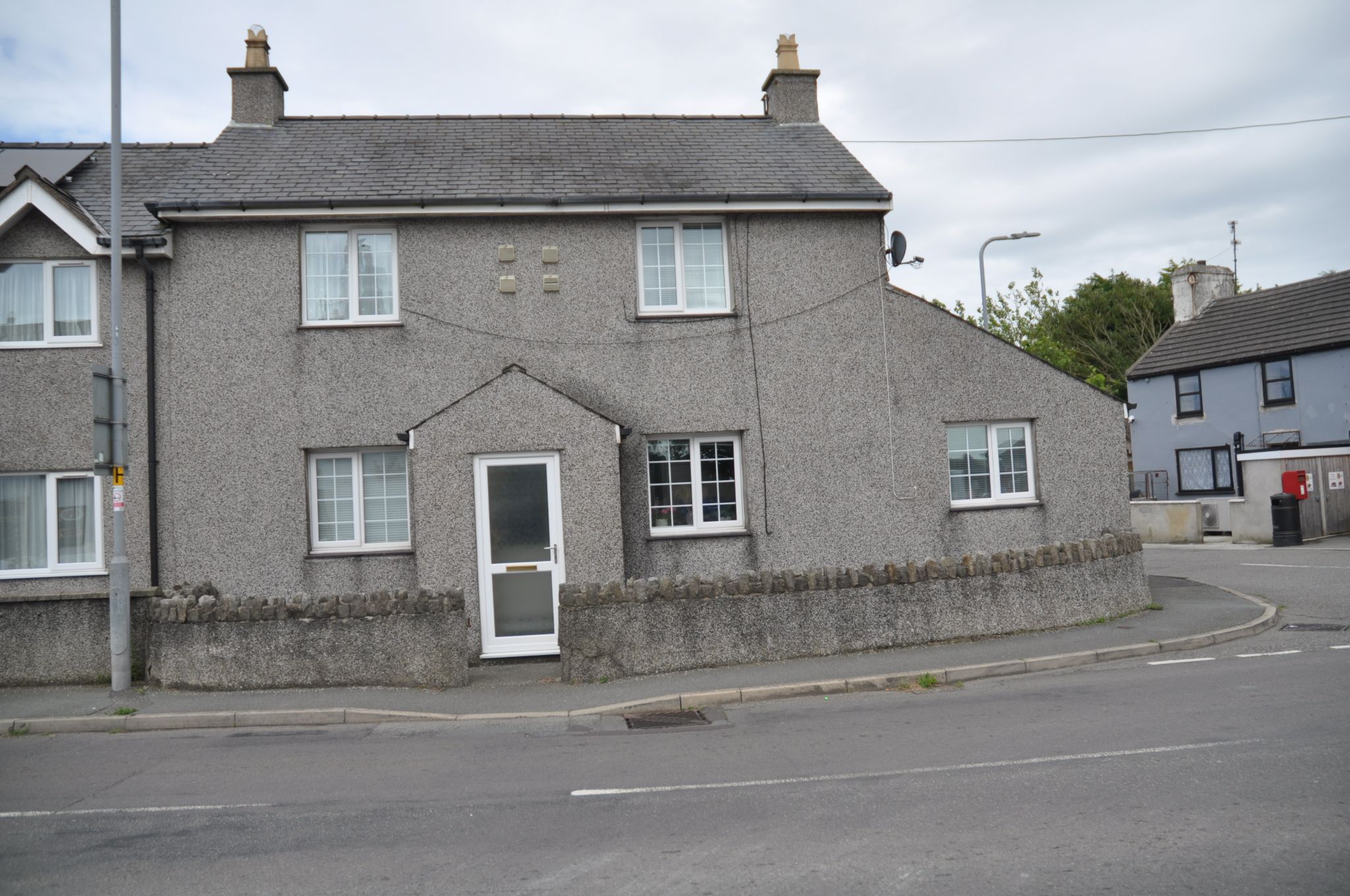 3 bedroom end terraced house Let in Holyhead - Photograph 4.
