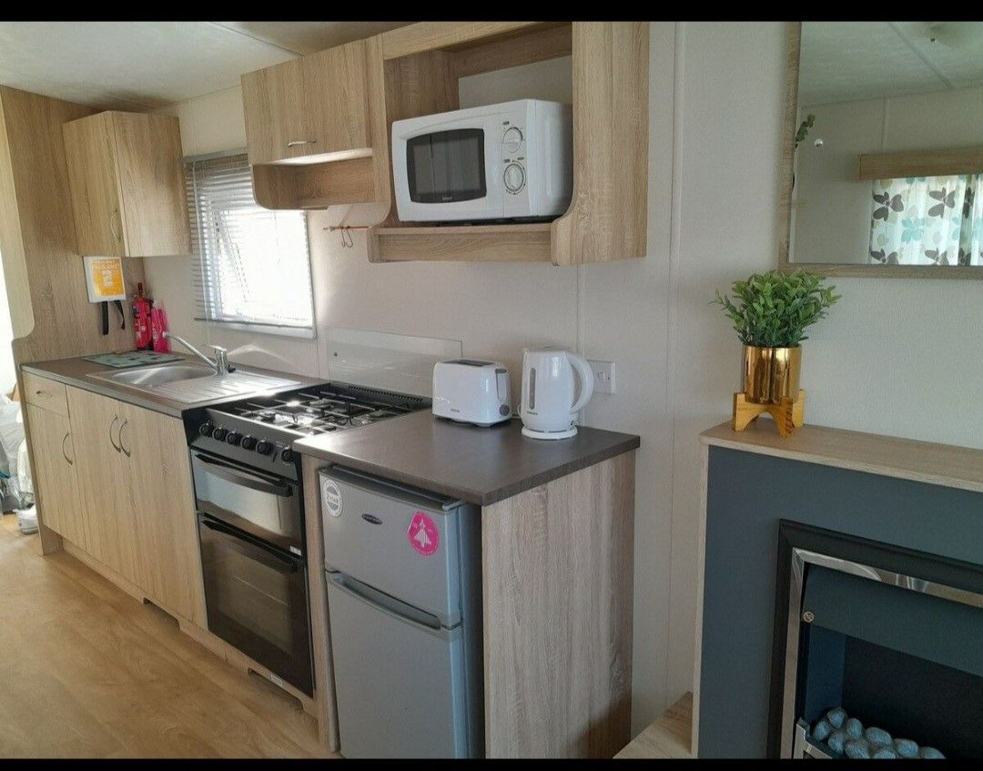 3 bedroom beach hut For Sale in Rhyl - Photograph 4.