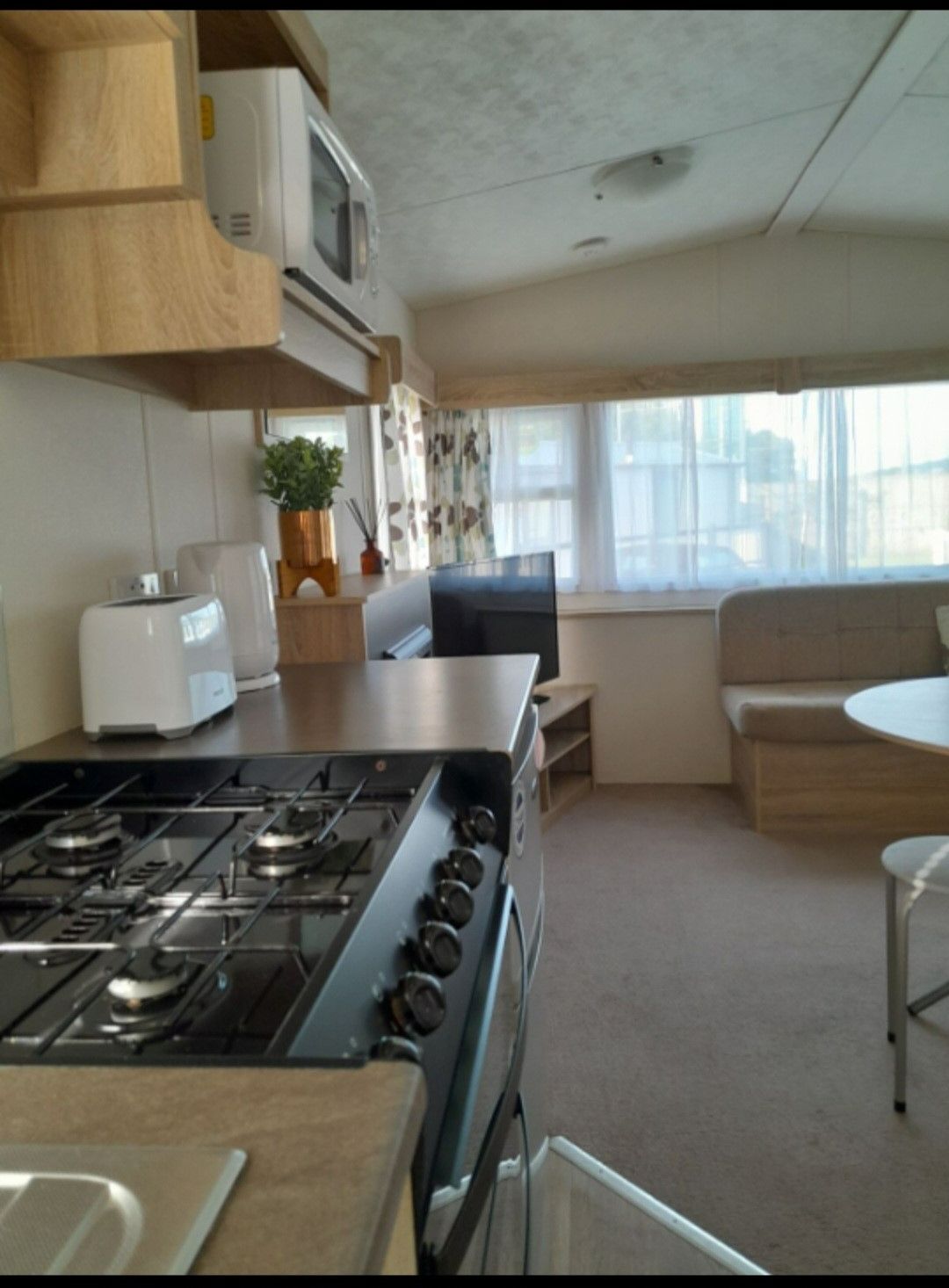 3 bedroom beach hut For Sale in Rhyl - Photograph 5.
