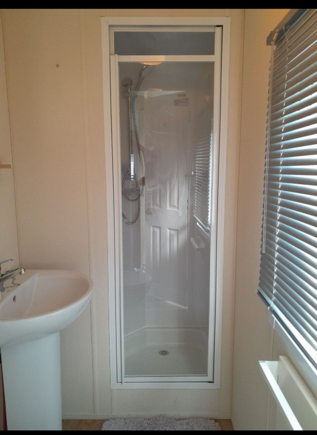 3 bedroom beach hut For Sale in Rhyl - Photograph 9.
