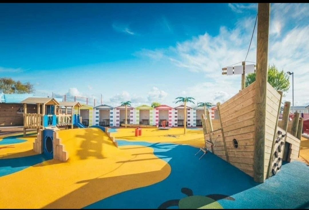3 bedroom beach hut For Sale in Rhyl - Photograph 18.