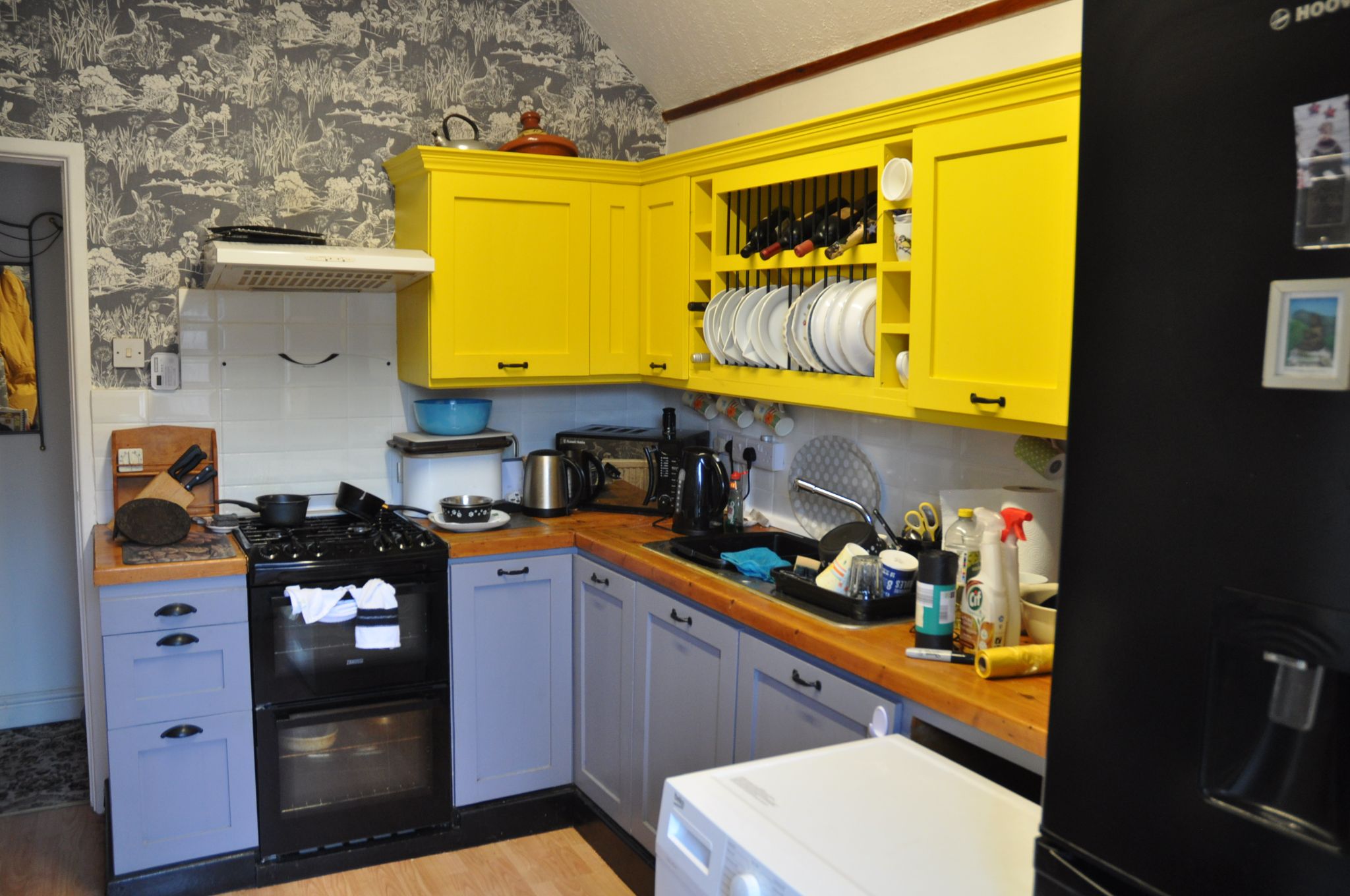 5 bedroom flat flat/apartment Sale Agreed in Llangefni - Photograph 5.