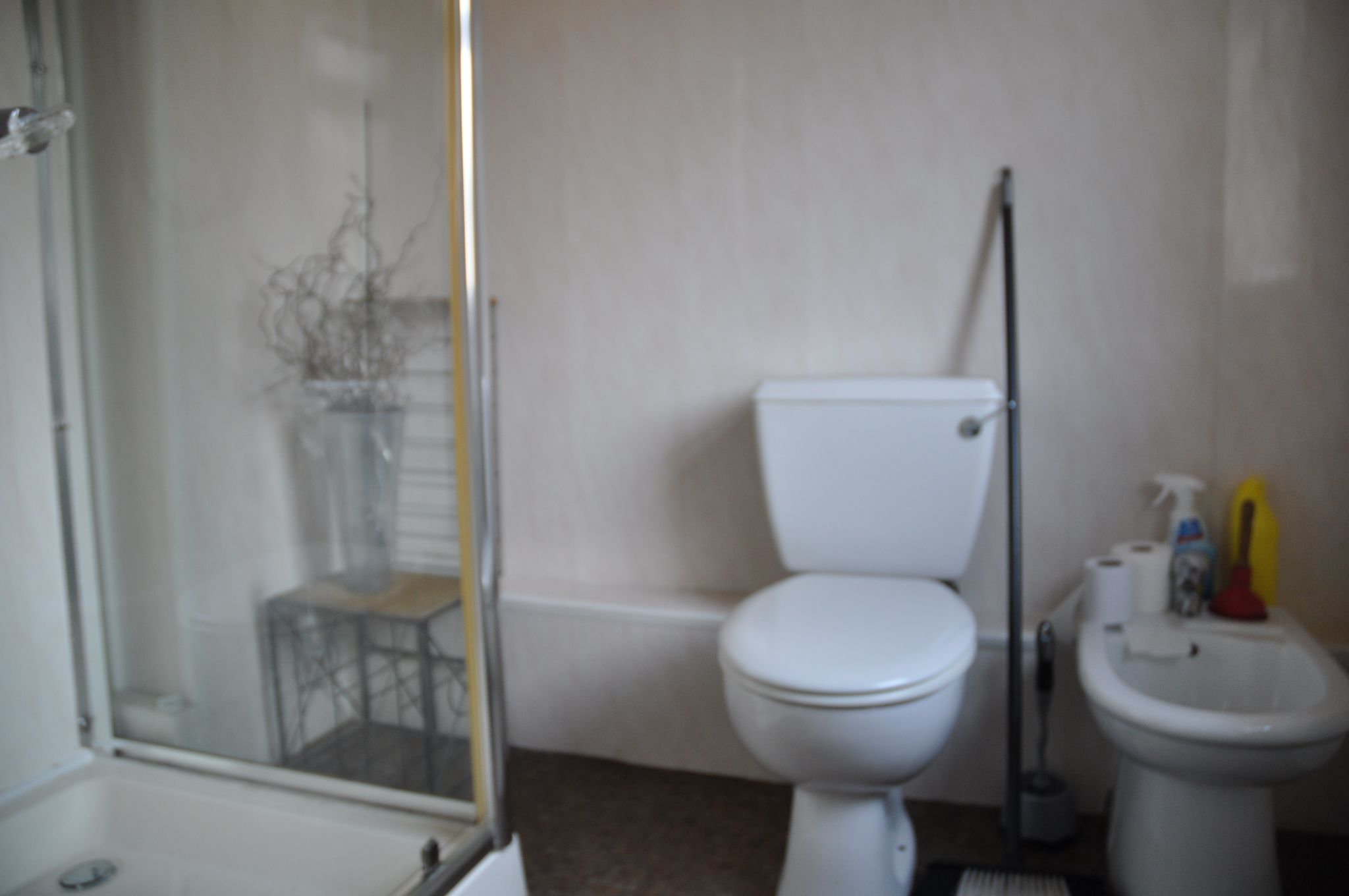 5 bedroom flat flat/apartment Sale Agreed in Llangefni - Photograph 10.