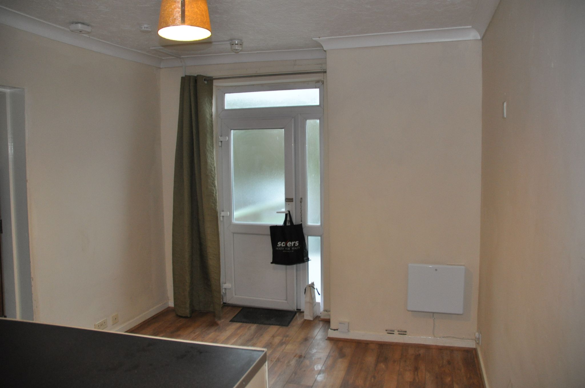 5 bedroom flat flat/apartment Sale Agreed in Llangefni - Photograph 13.