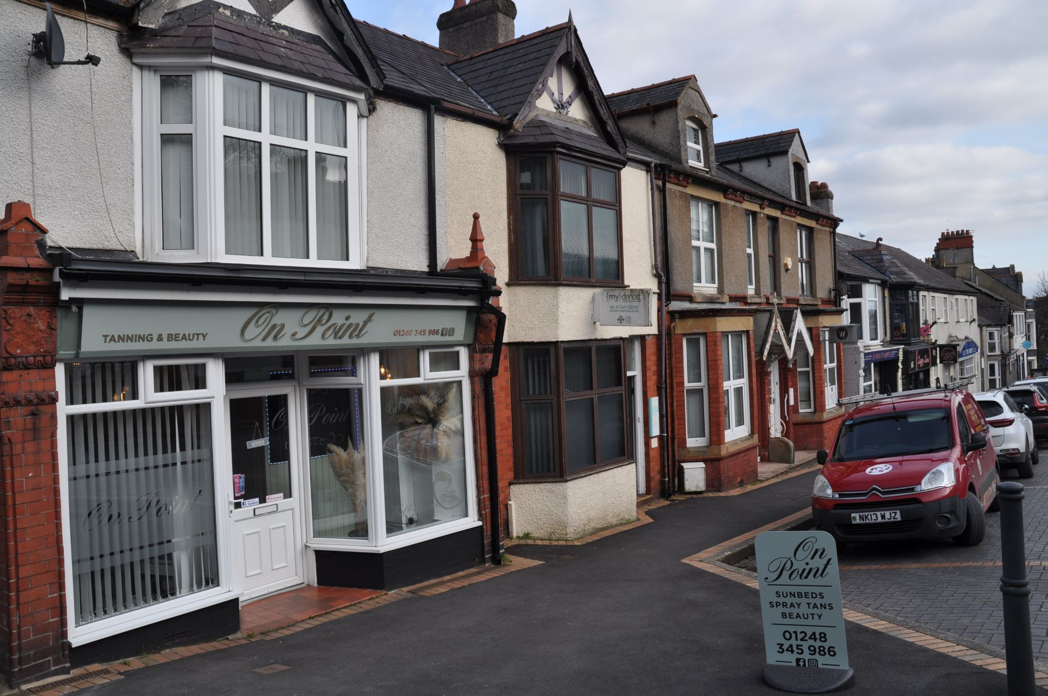 5 bedroom flat flat/apartment Sale Agreed in Llangefni - Photograph 2.