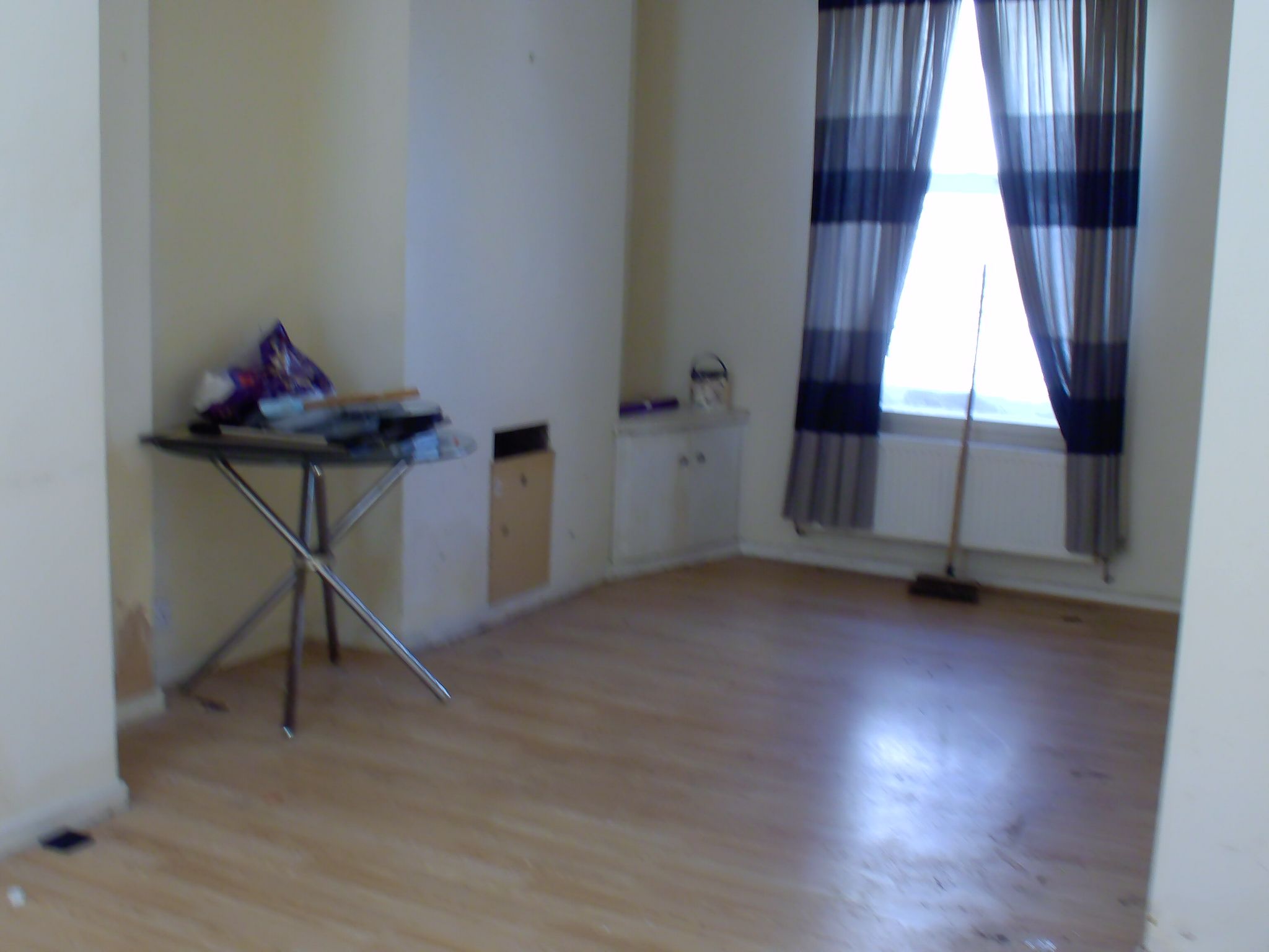 3 bedroom mid terraced house Sale Agreed in Caernarfon - Photograph 4.