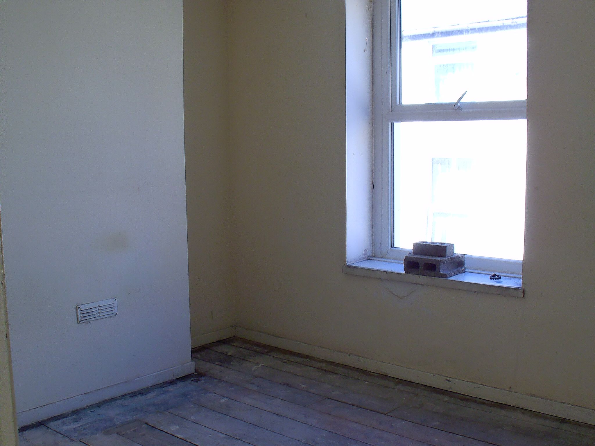 3 bedroom mid terraced house Sale Agreed in Caernarfon - Photograph 9.