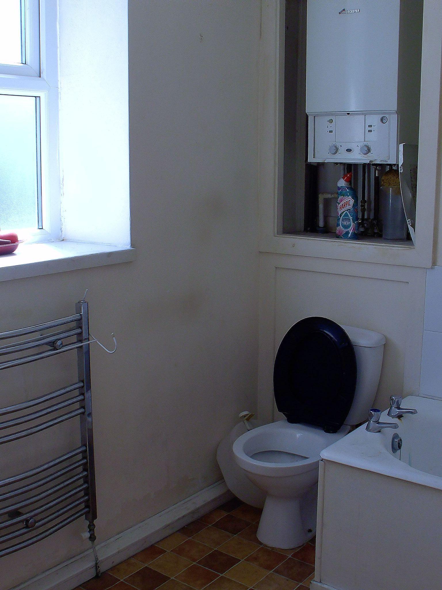 3 bedroom mid terraced house Sale Agreed in Caernarfon - Photograph 7.