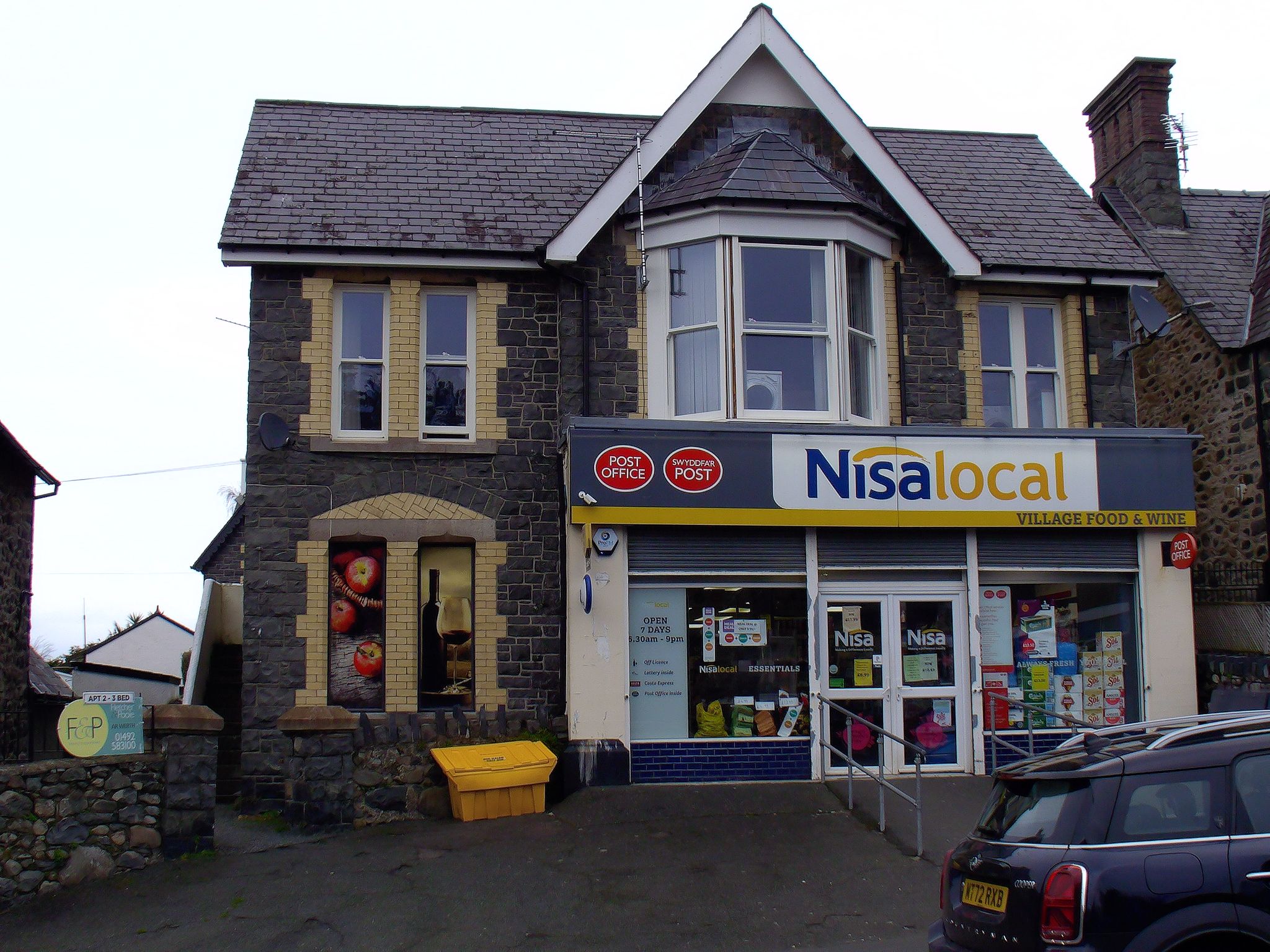 2 bedroom flat flat/apartment Sale Agreed in Llanfairfechan - Photograph 1.