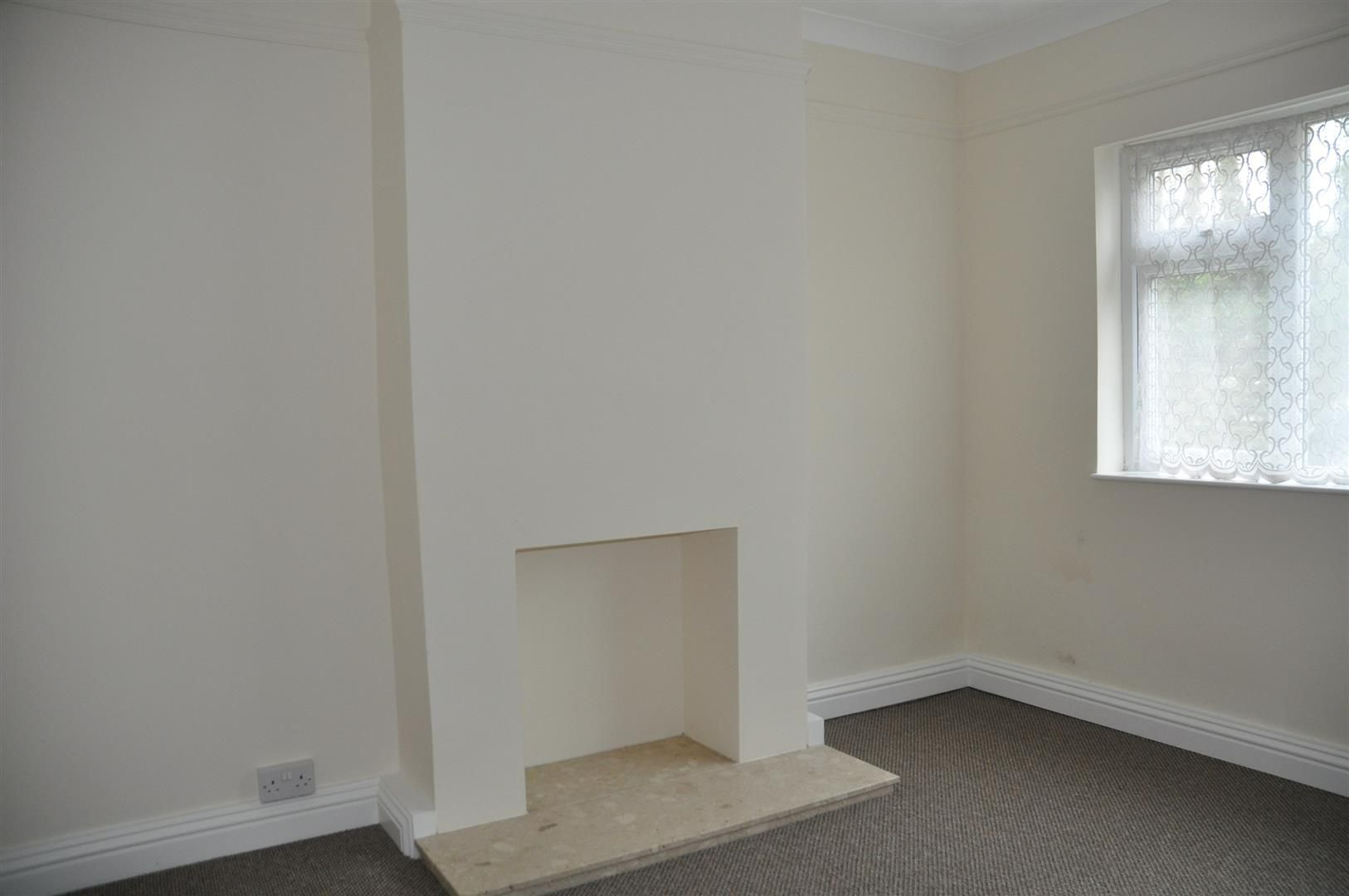 3 bedroom end terraced house For Sale in Holyhead - Photograph 3.