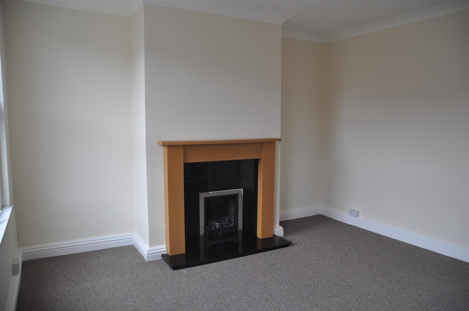 3 bedroom end terraced house For Sale in Holyhead - Photograph 2.