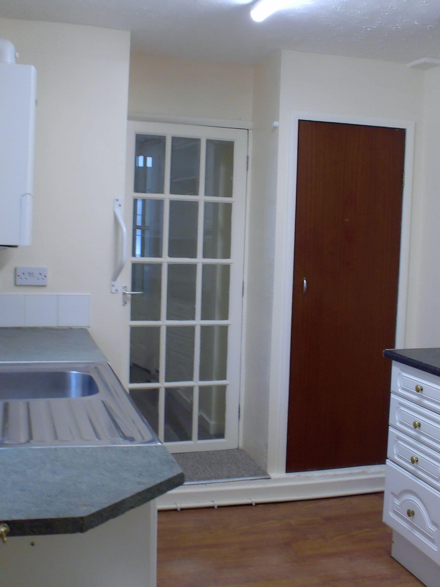 3 bedroom mid terraced house Let Agreed in Holyhead - Photograph 5.