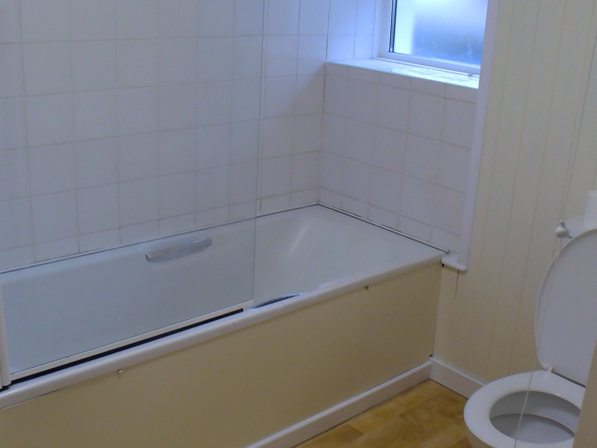 3 bedroom mid terraced house Let Agreed in Holyhead - Photograph 6.