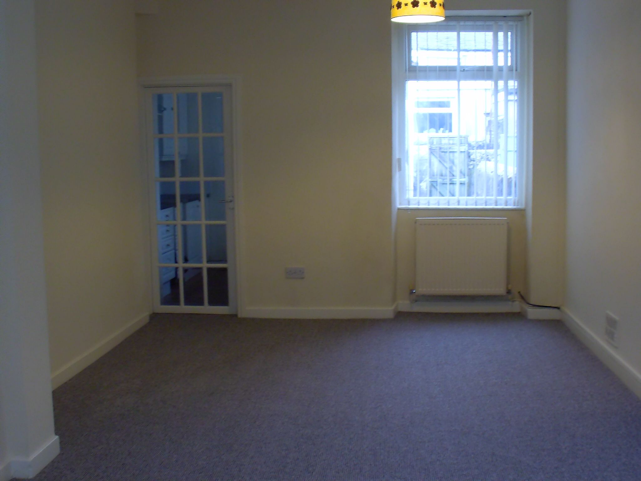 3 bedroom mid terraced house Let Agreed in Holyhead - Photograph 3.