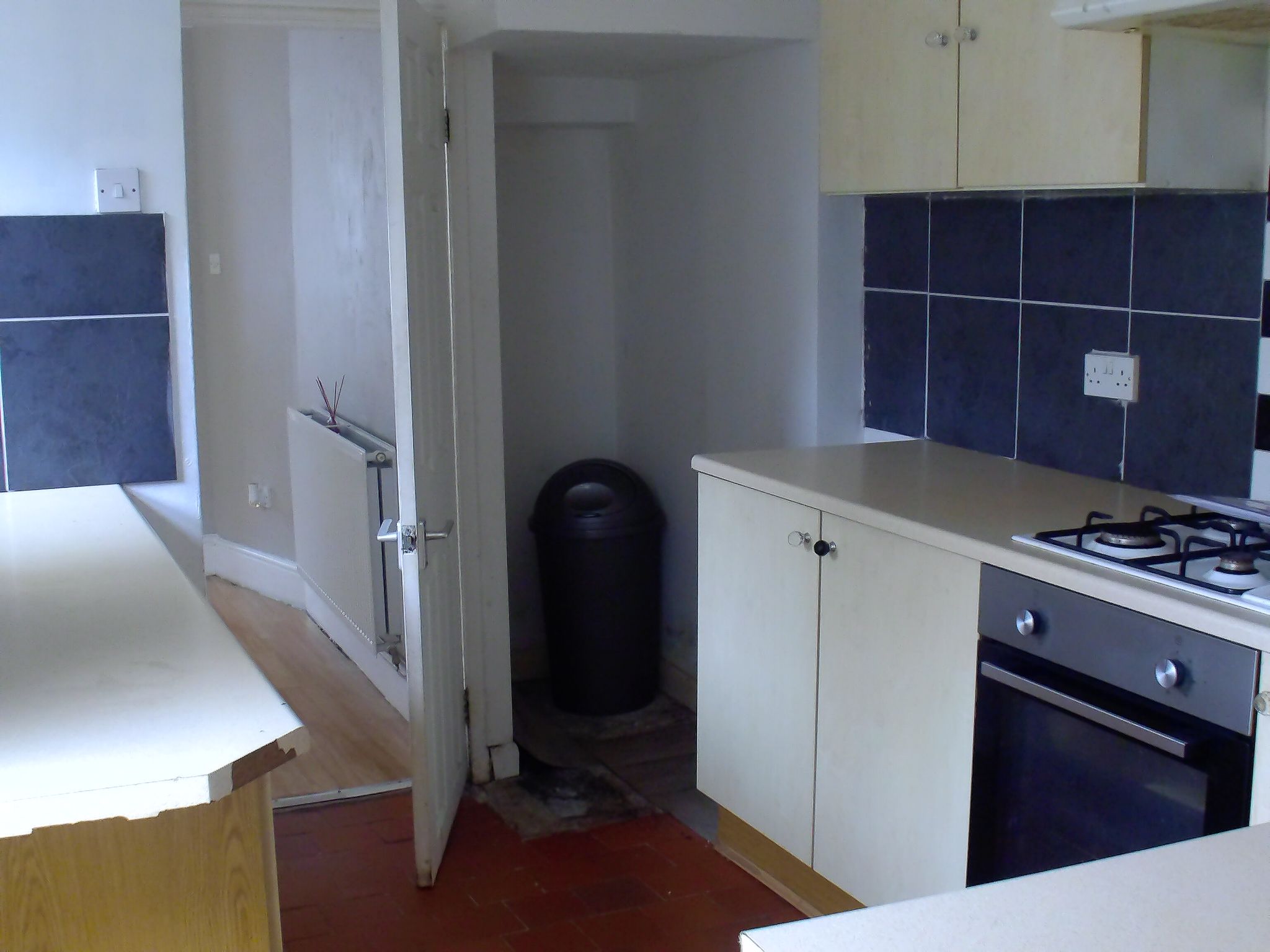 3 bedroom mid terraced house Sale Agreed in Holyhead - Photograph 5.