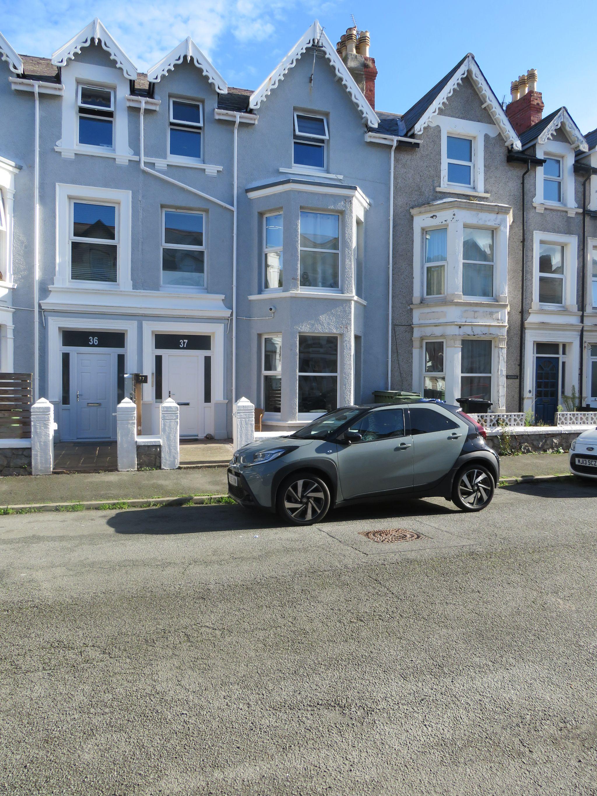 1 bedroom ground floor flat/apartment To Let in Llandudno - Property photograph.