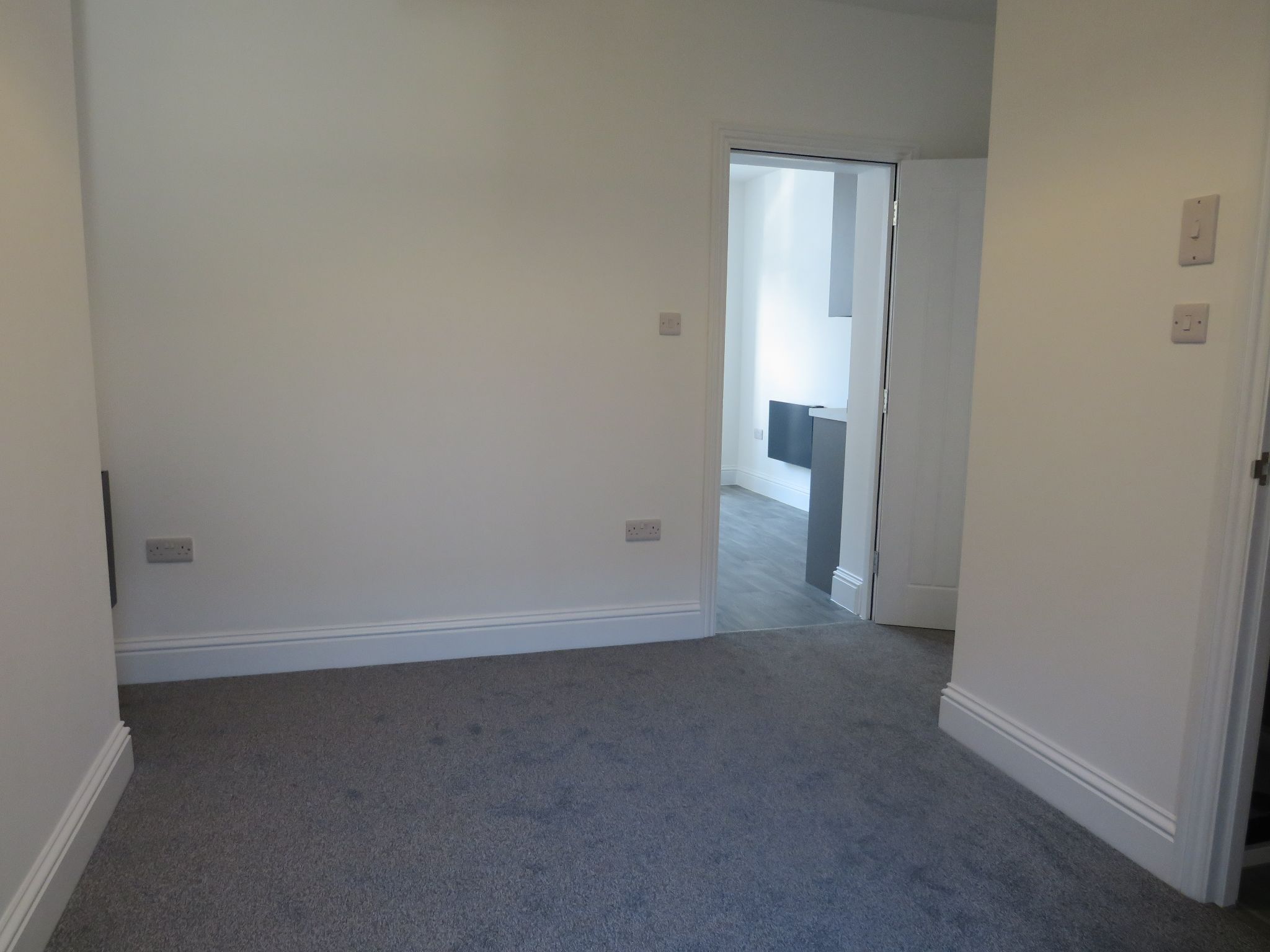 1 bedroom ground floor flat/apartment To Let in Llandudno - Photograph 5.