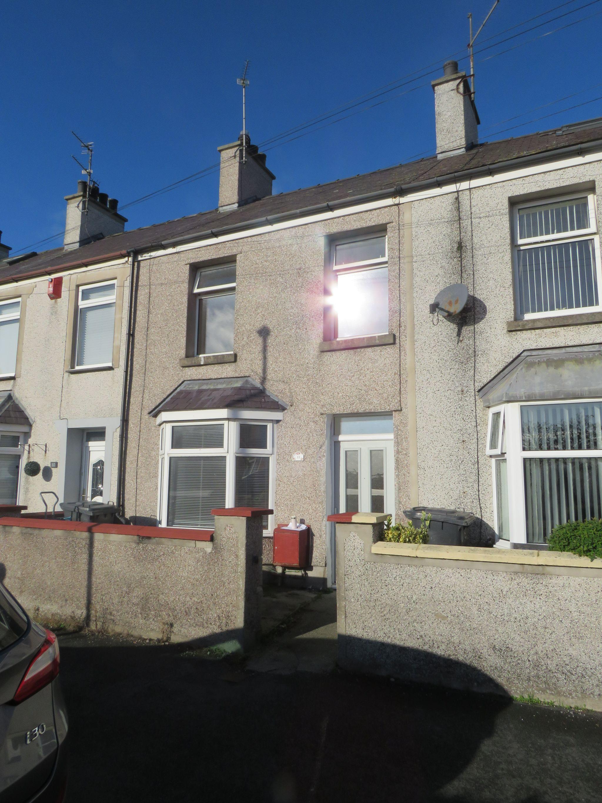 2 bedroom mid terraced house To Let in Holyhead - Property photograph.