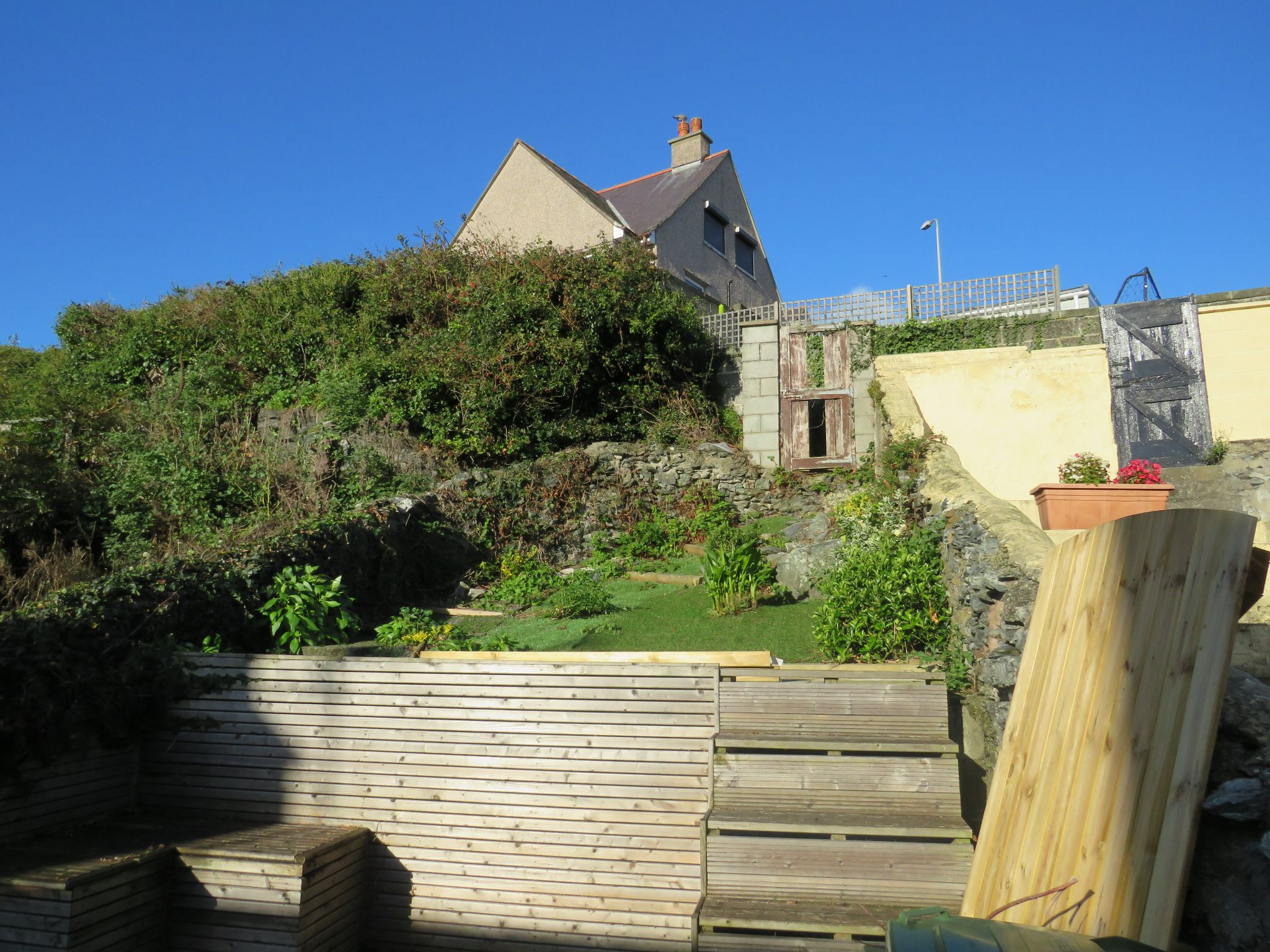 2 bedroom mid terraced house To Let in Holyhead - Photograph 12.