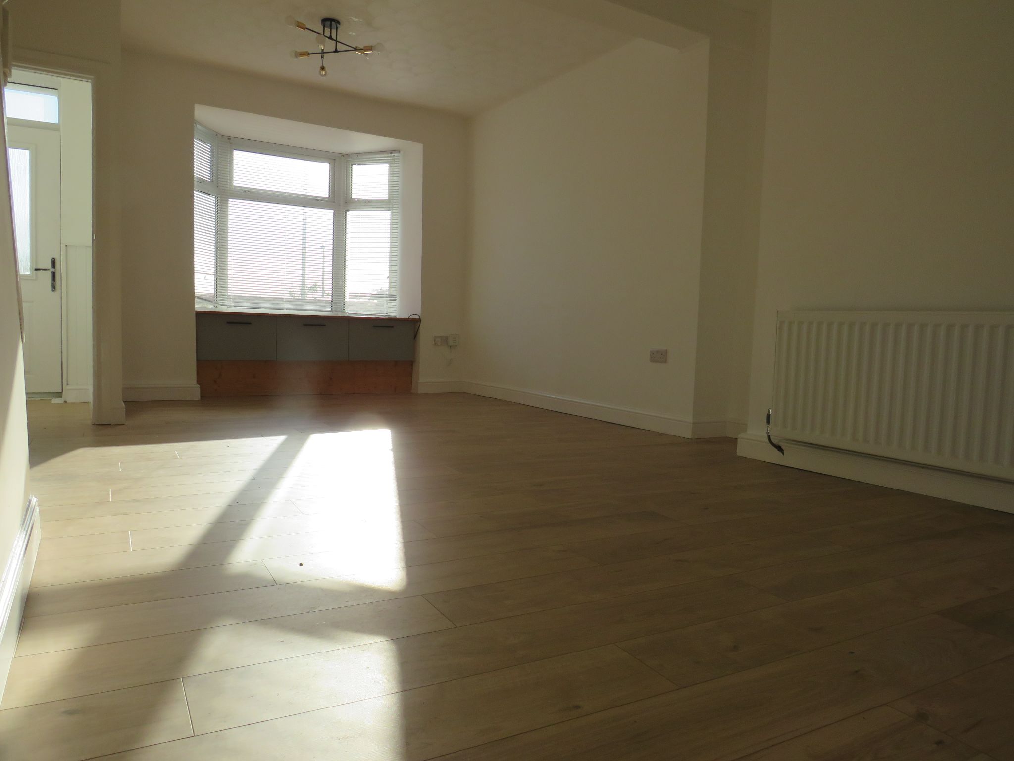 2 bedroom mid terraced house To Let in Holyhead - Photograph 4.