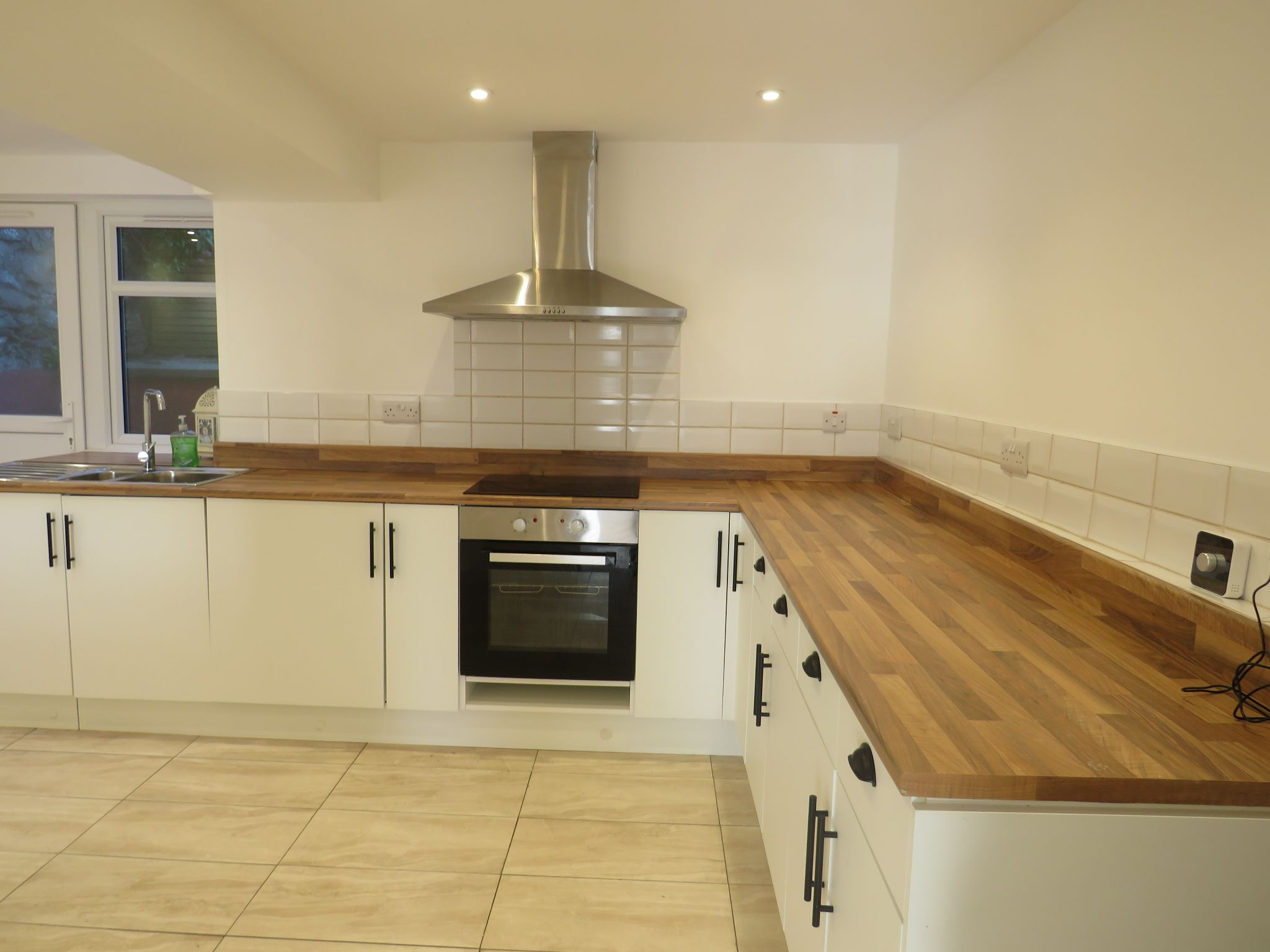2 bedroom mid terraced house To Let in Holyhead - Photograph 5.