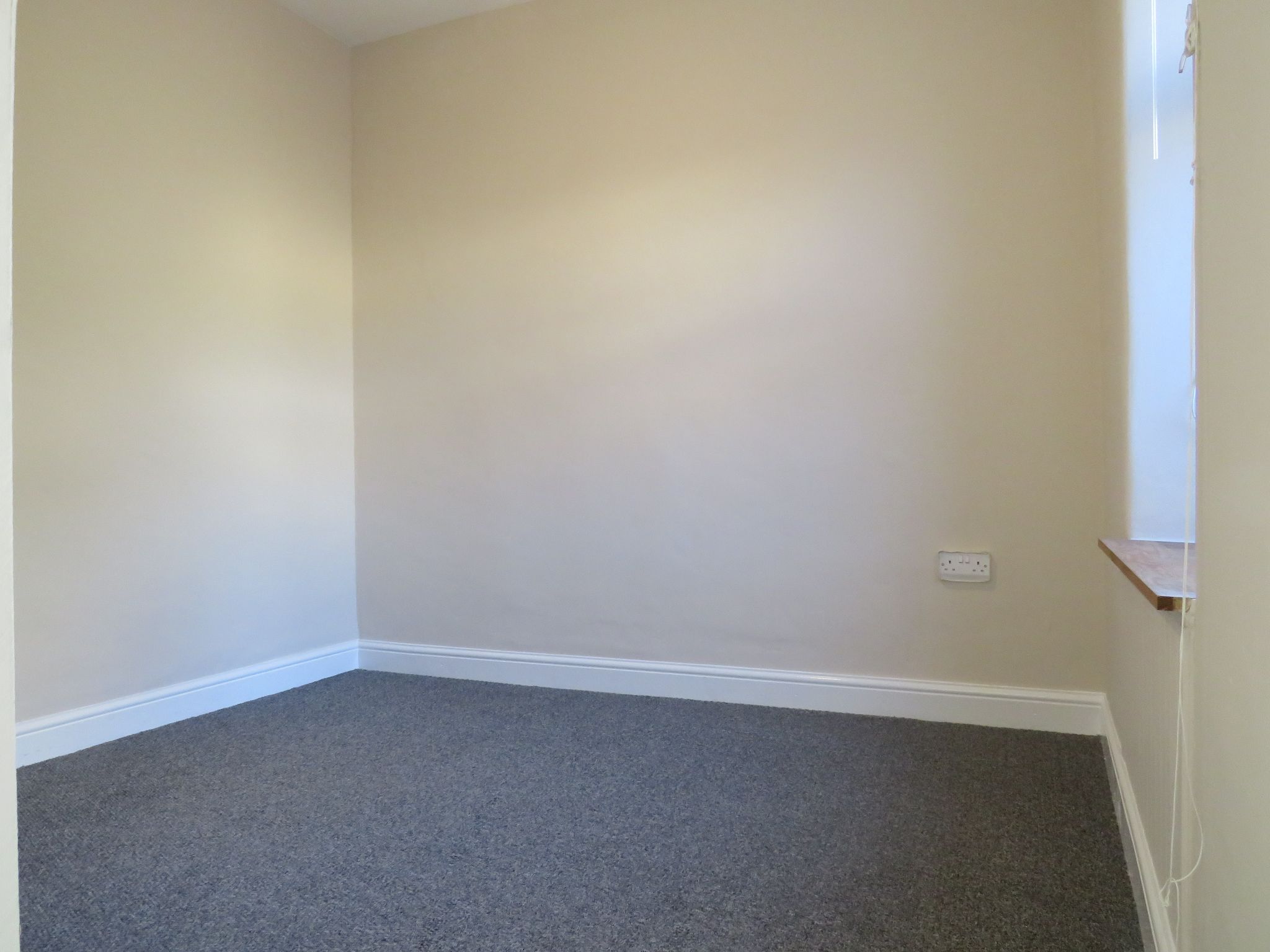 2 bedroom mid terraced house To Let in Holyhead - Photograph 9.