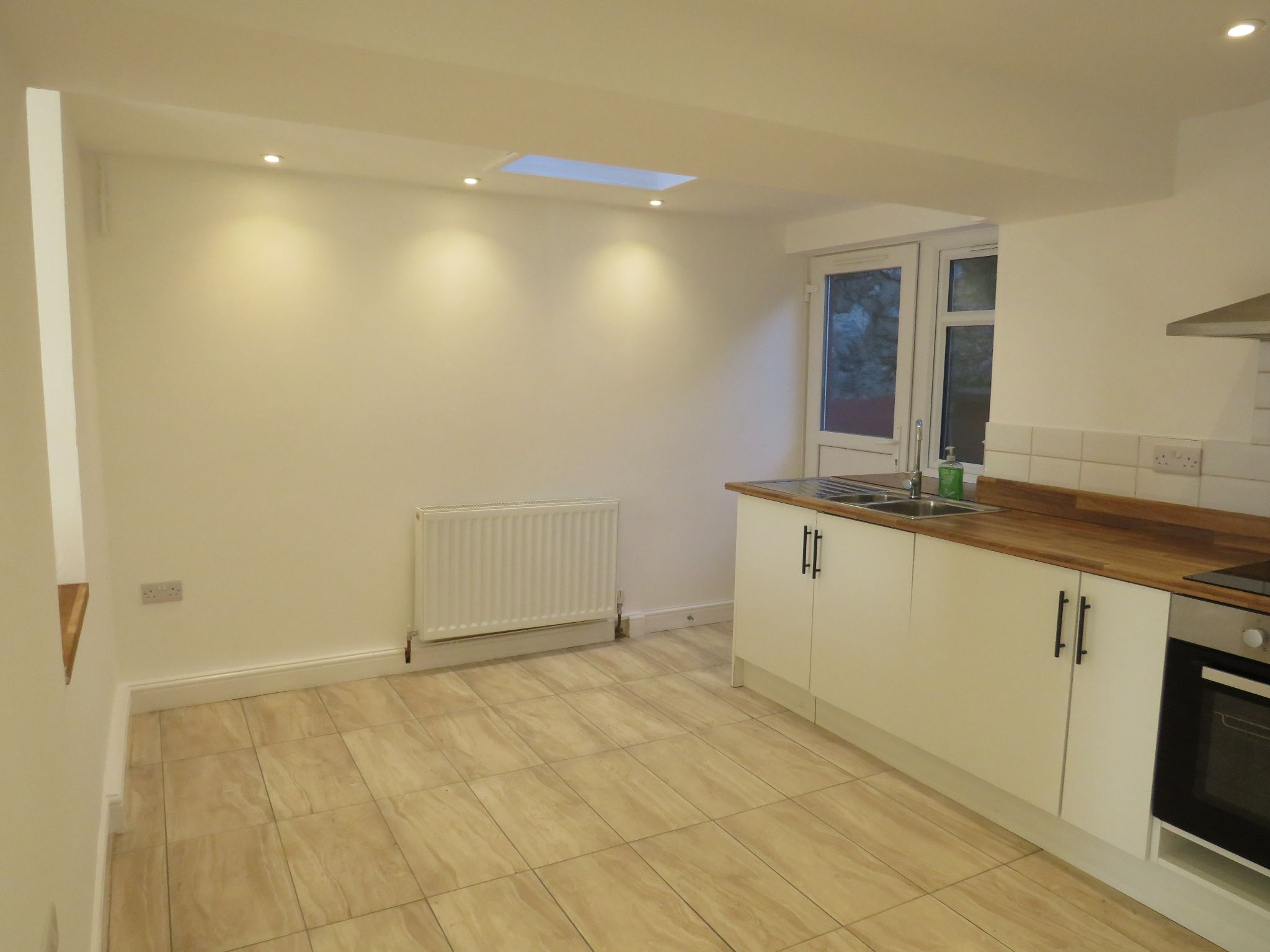 2 bedroom mid terraced house To Let in Holyhead - Photograph 6.