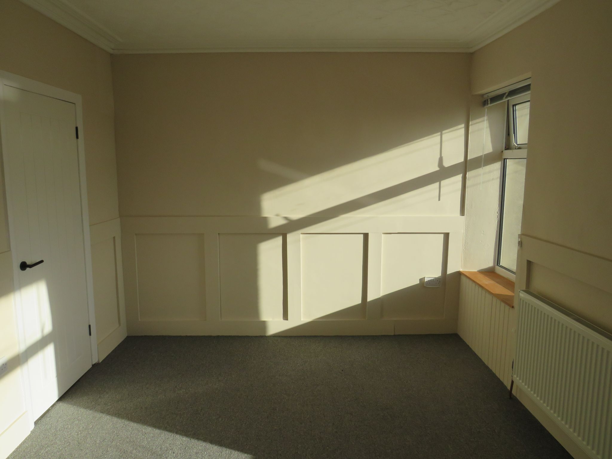 2 bedroom mid terraced house To Let in Holyhead - Photograph 11.