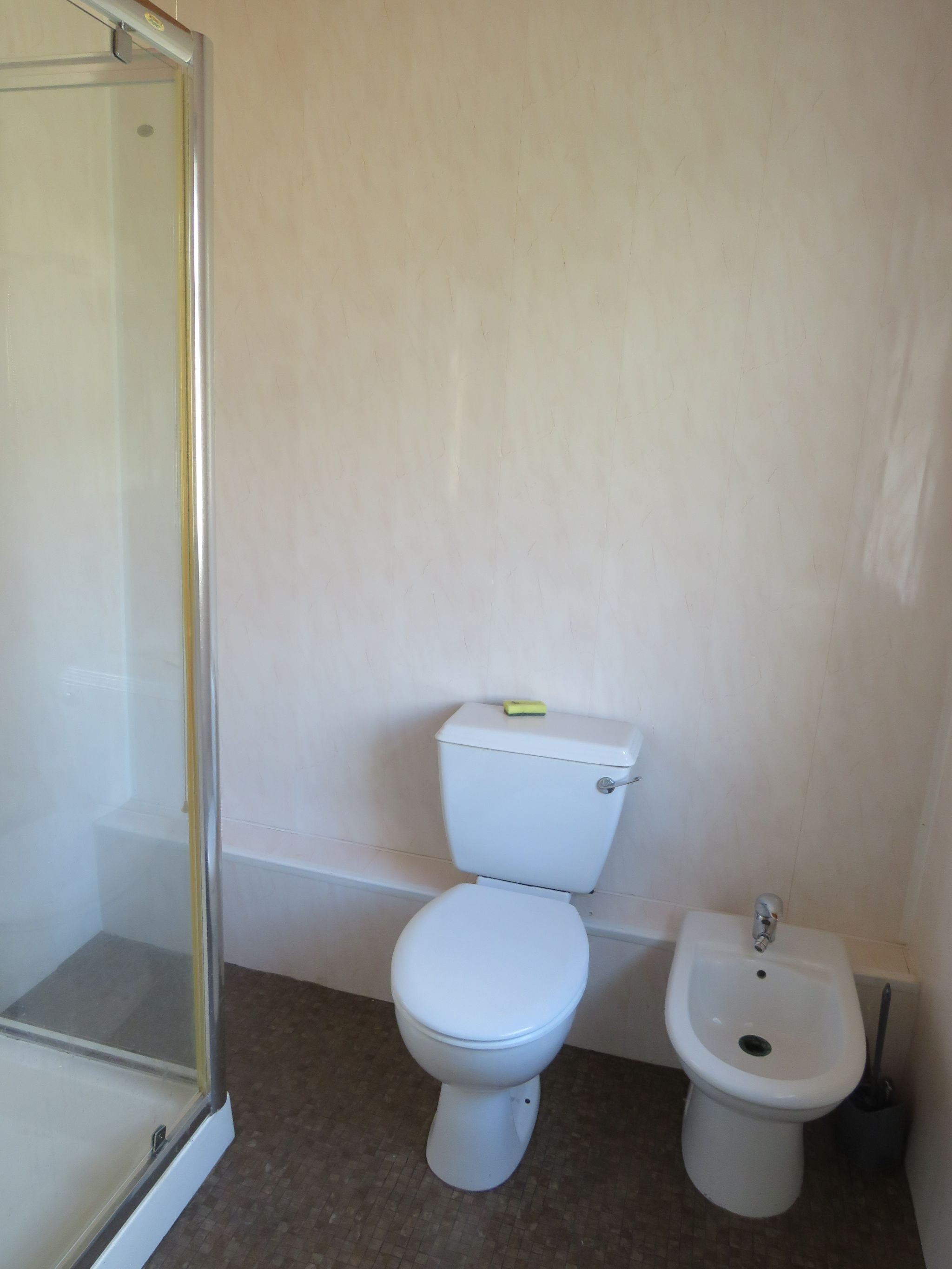2 bedroom flat flat/apartment To Let in Llangefni - Photograph 6.