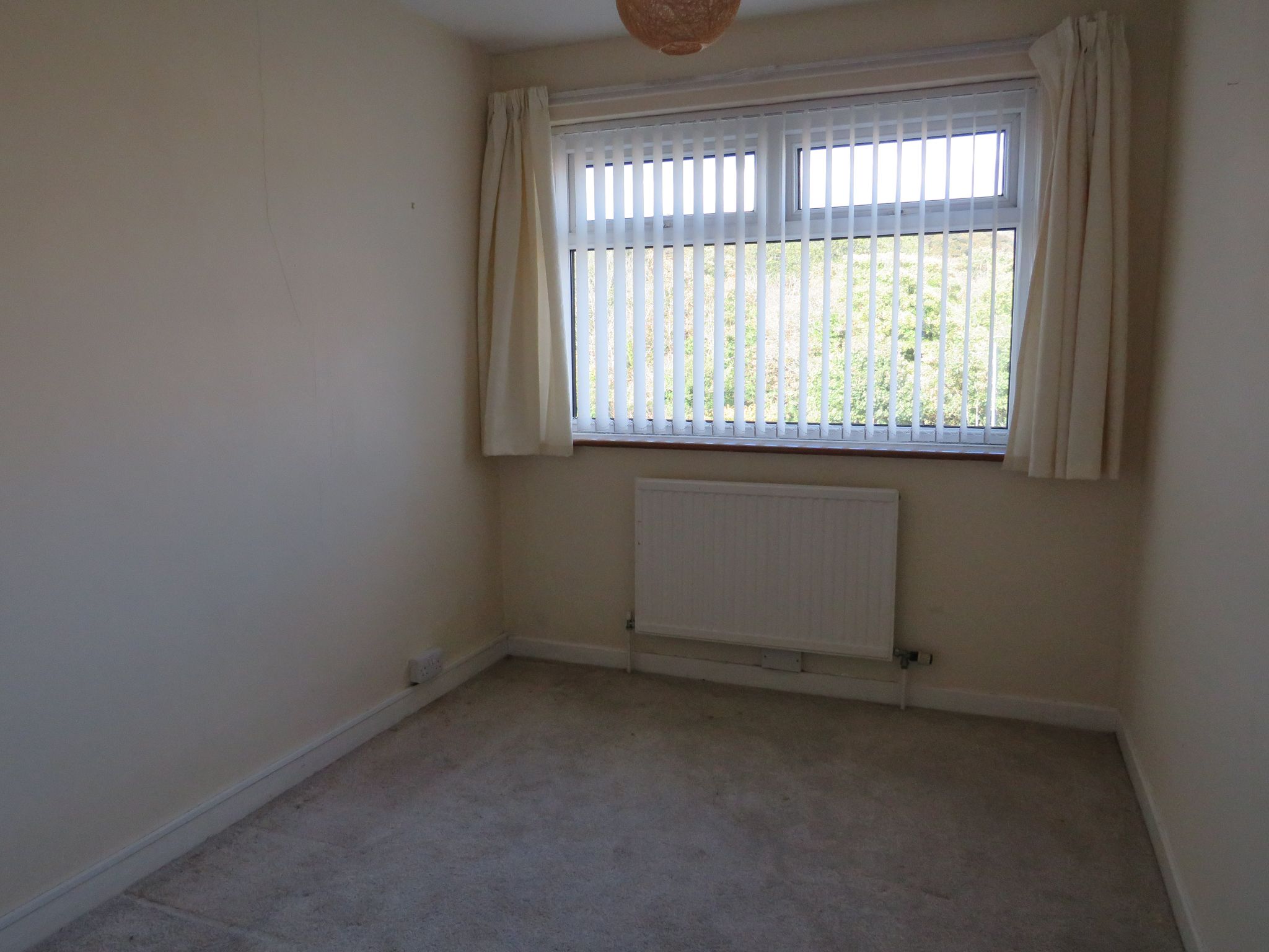2 bedroom flat flat/apartment To Let in Llangefni - Photograph 4.