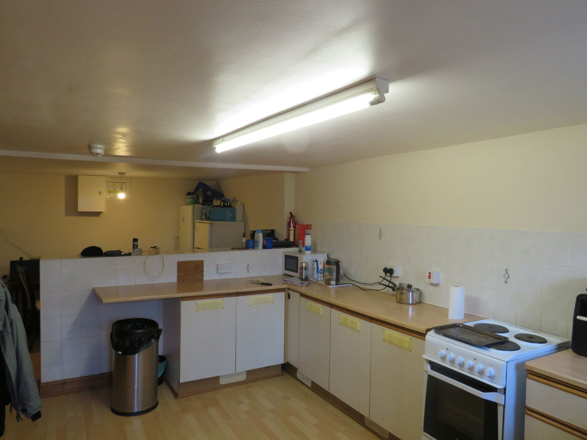 1 bedroom shared house To Let in Holyhead - Photograph 6.
