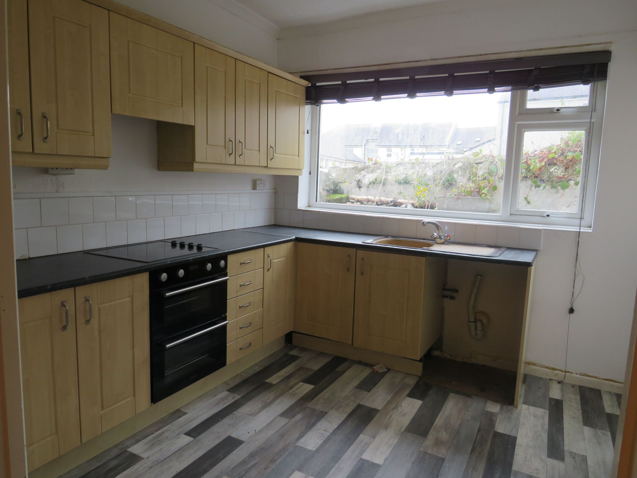 2 bedroom mid terraced house For Sale in Holyhead - Photograph 4.