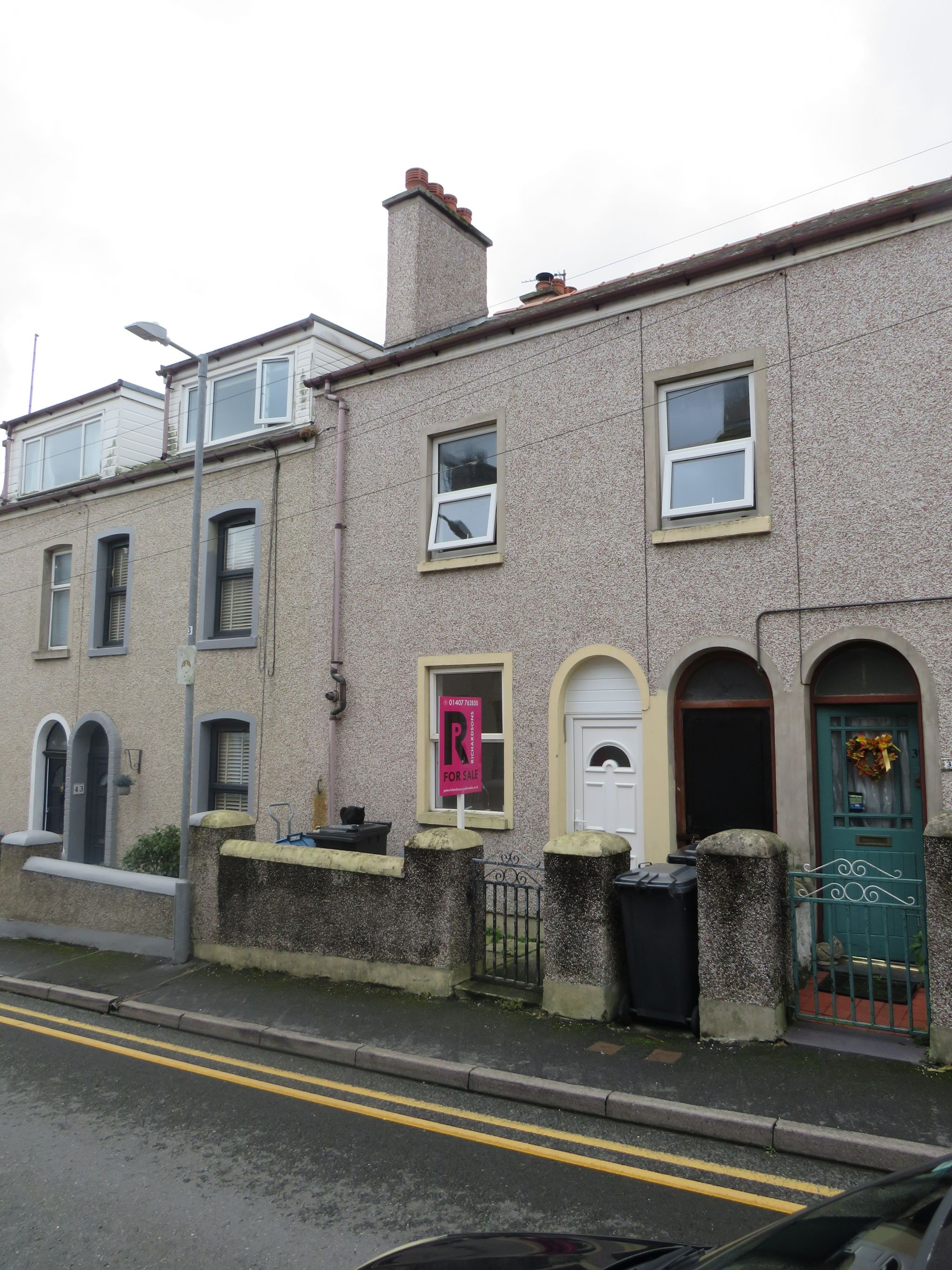 2 bedroom mid terraced house For Sale in Holyhead - Property photograph.