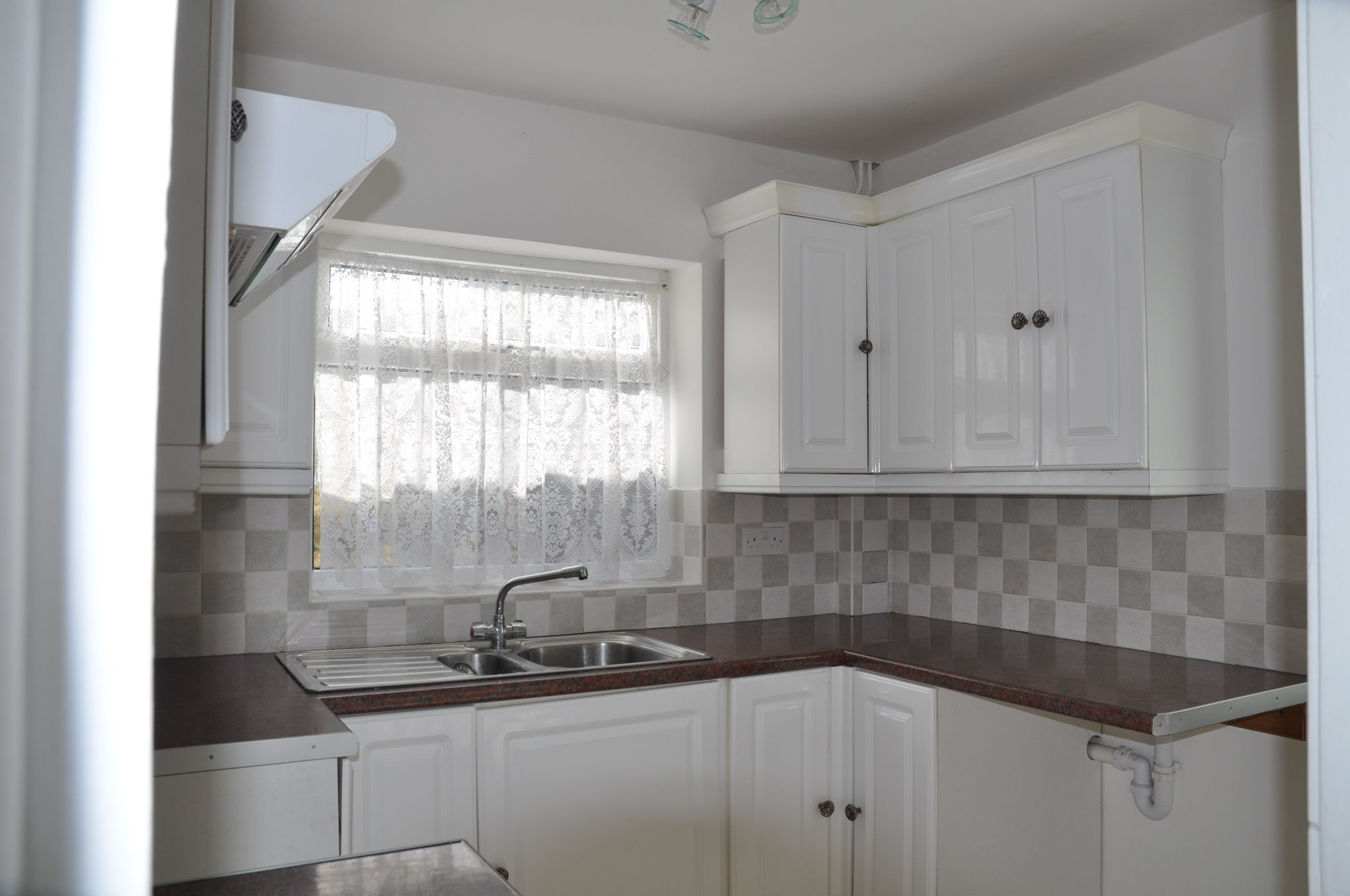 2 bedroom mid terraced house For Sale in Holyhead - Photograph 4.