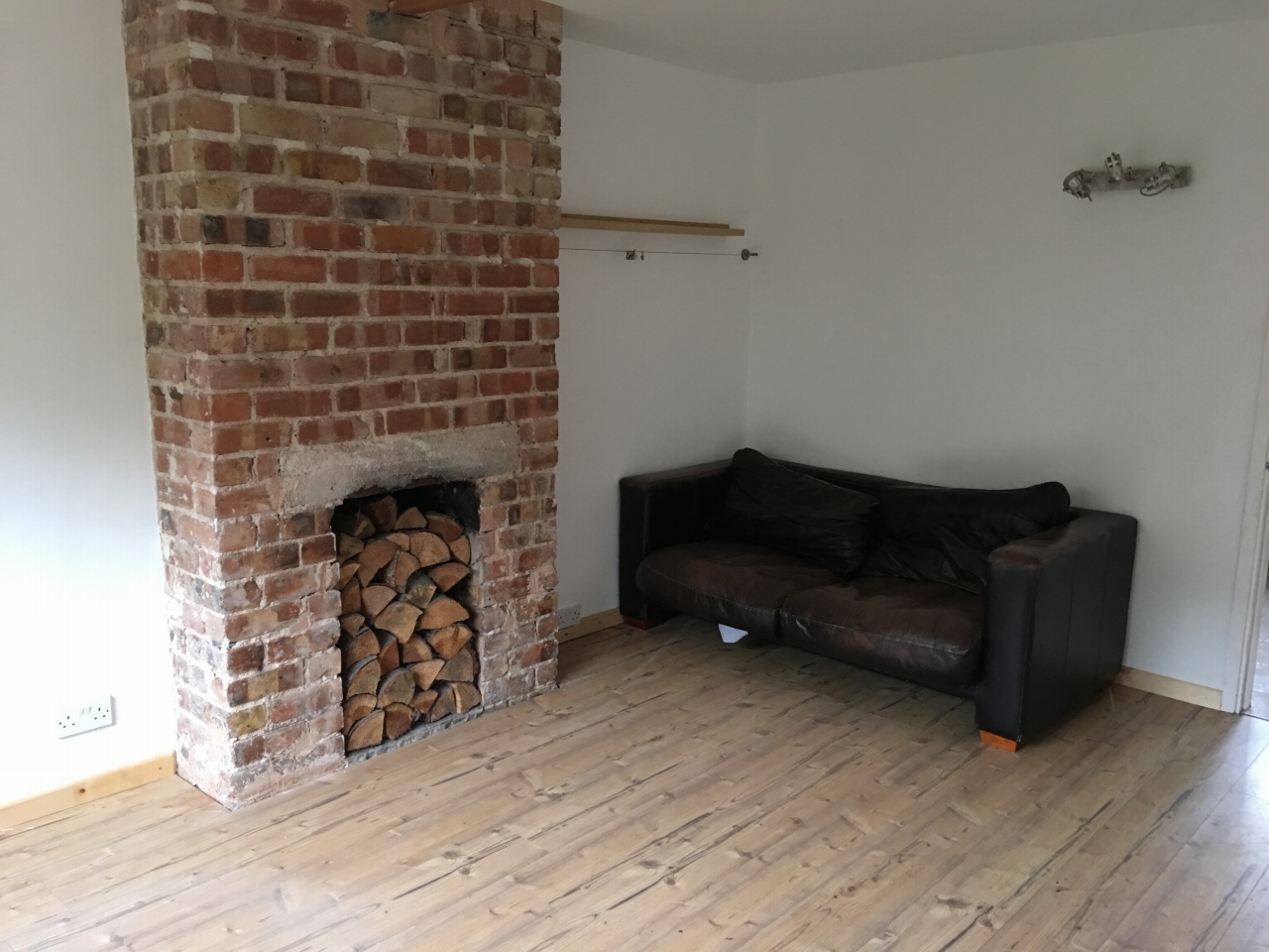 2 bedroom mid terraced house Let in Coventry - Photograph 2.
