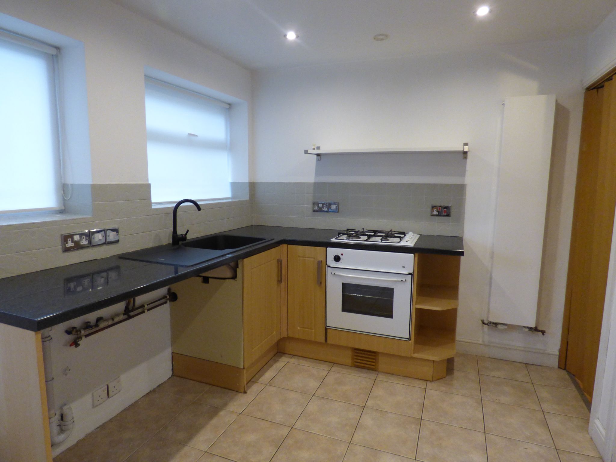 2 bedroom mid terraced house Let in Coventry - Photograph 4.