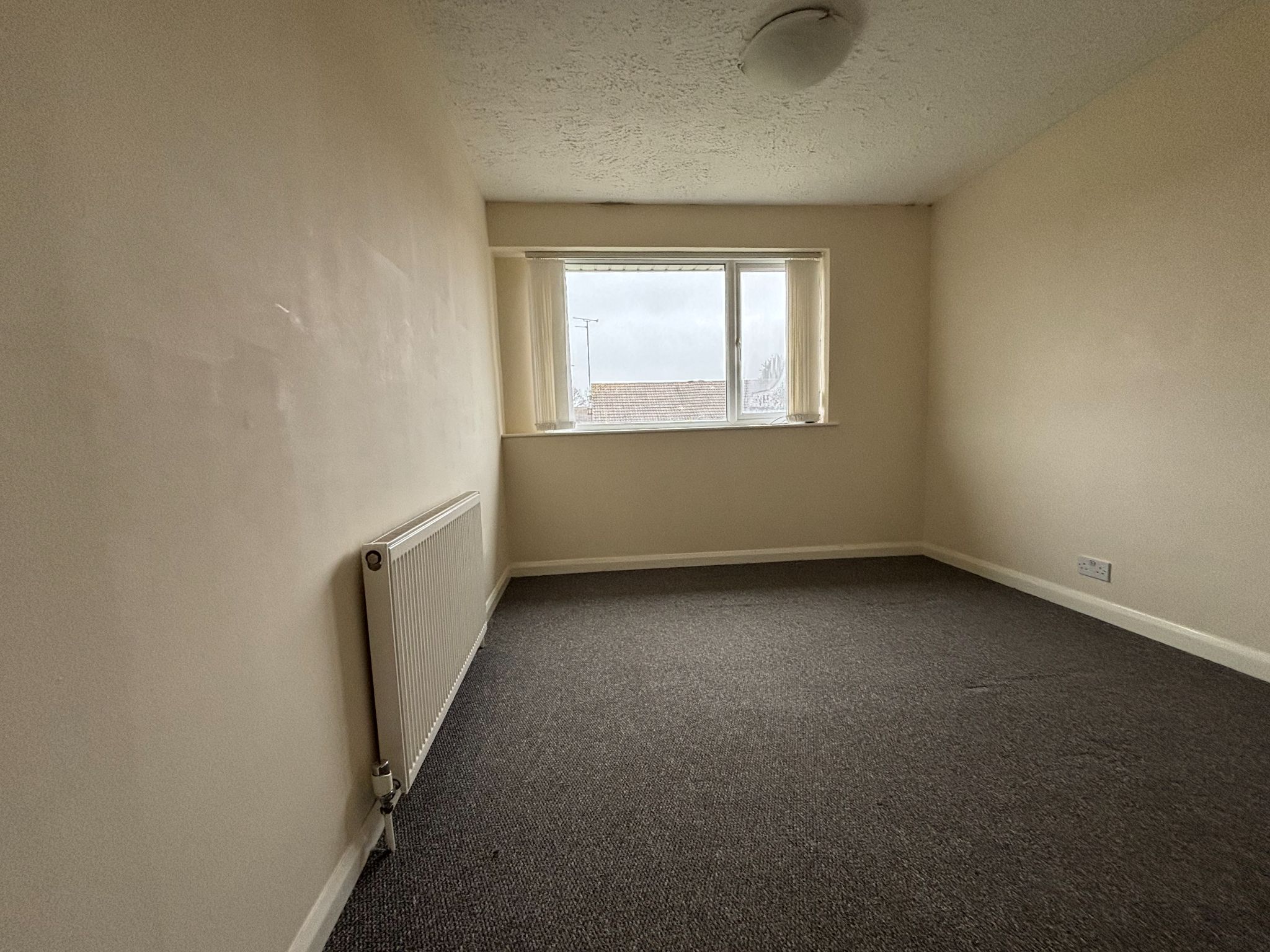 3 bedroom semi-detached house Let Agreed in Bedworth - Bed 1,1.